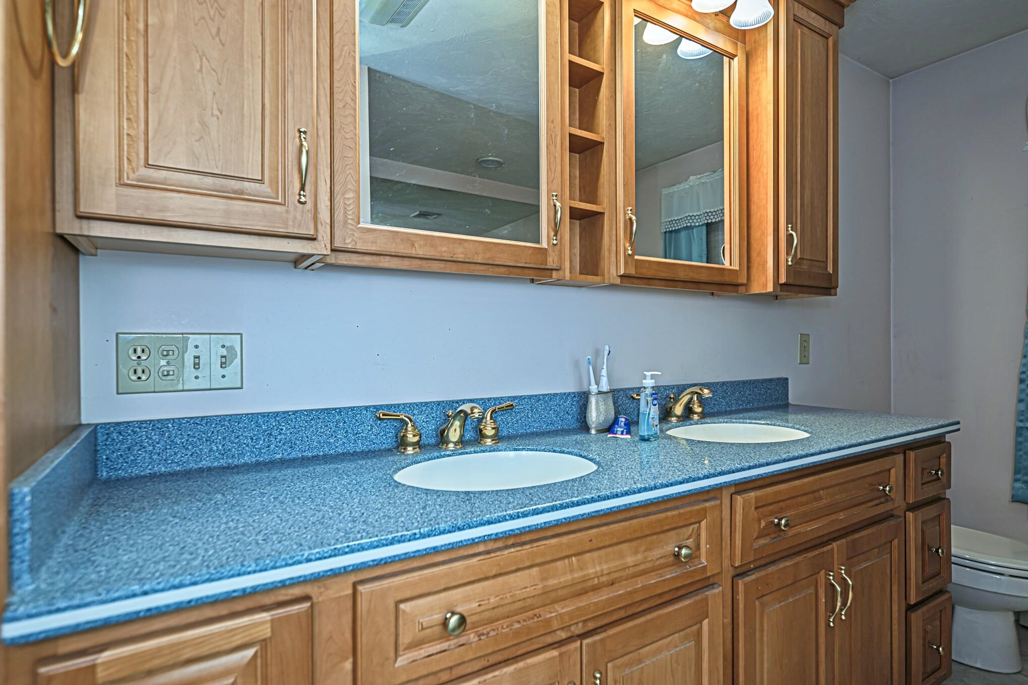 72 Tenney Rd, Sandown, NH 03873