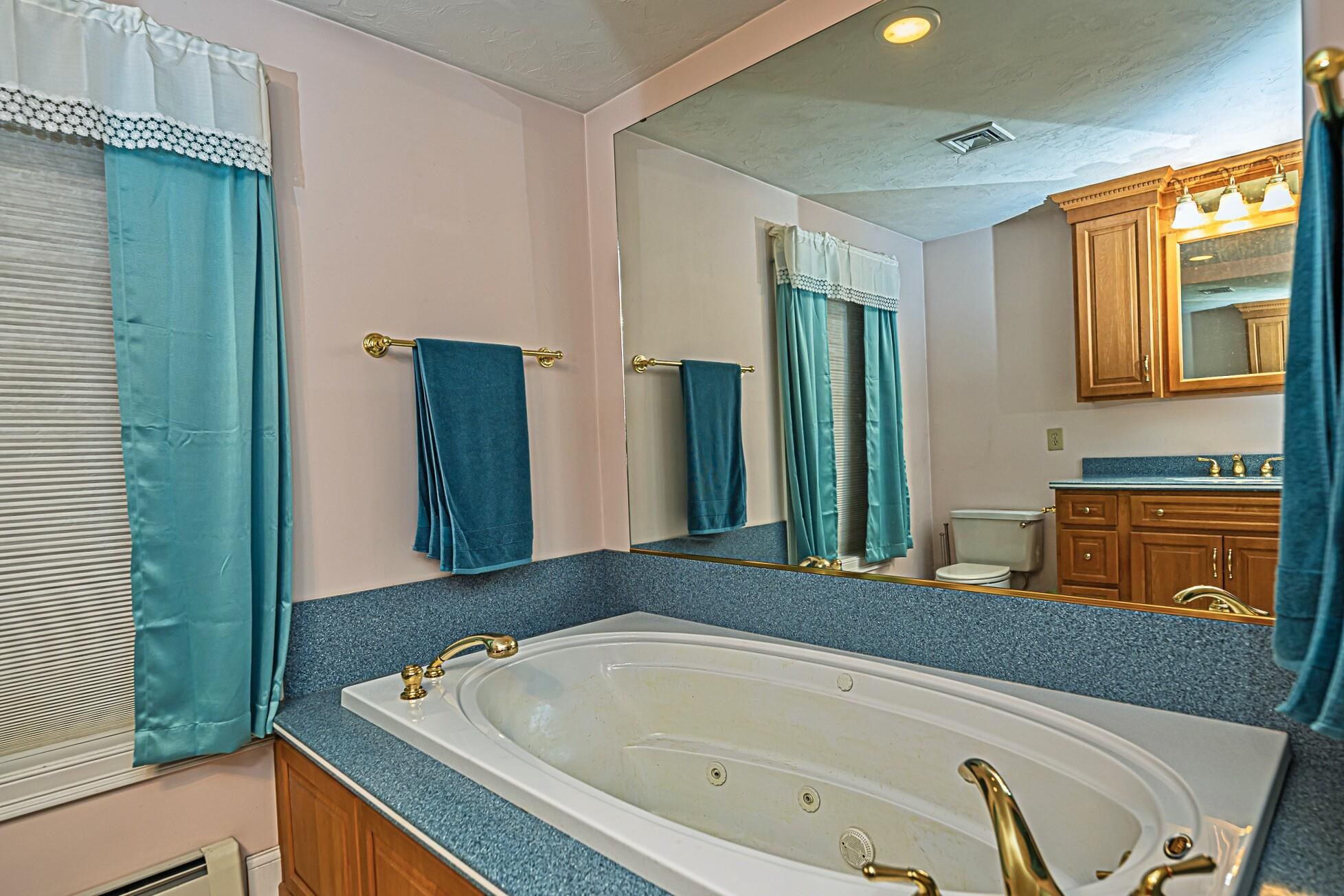 72 Tenney Rd, Sandown, NH 03873