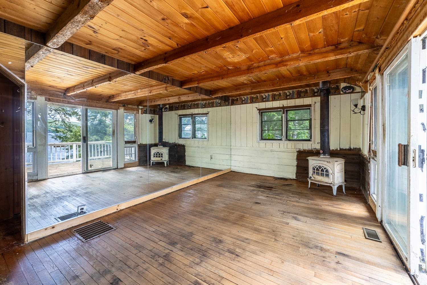 Natural wood ceilings. 25647720
