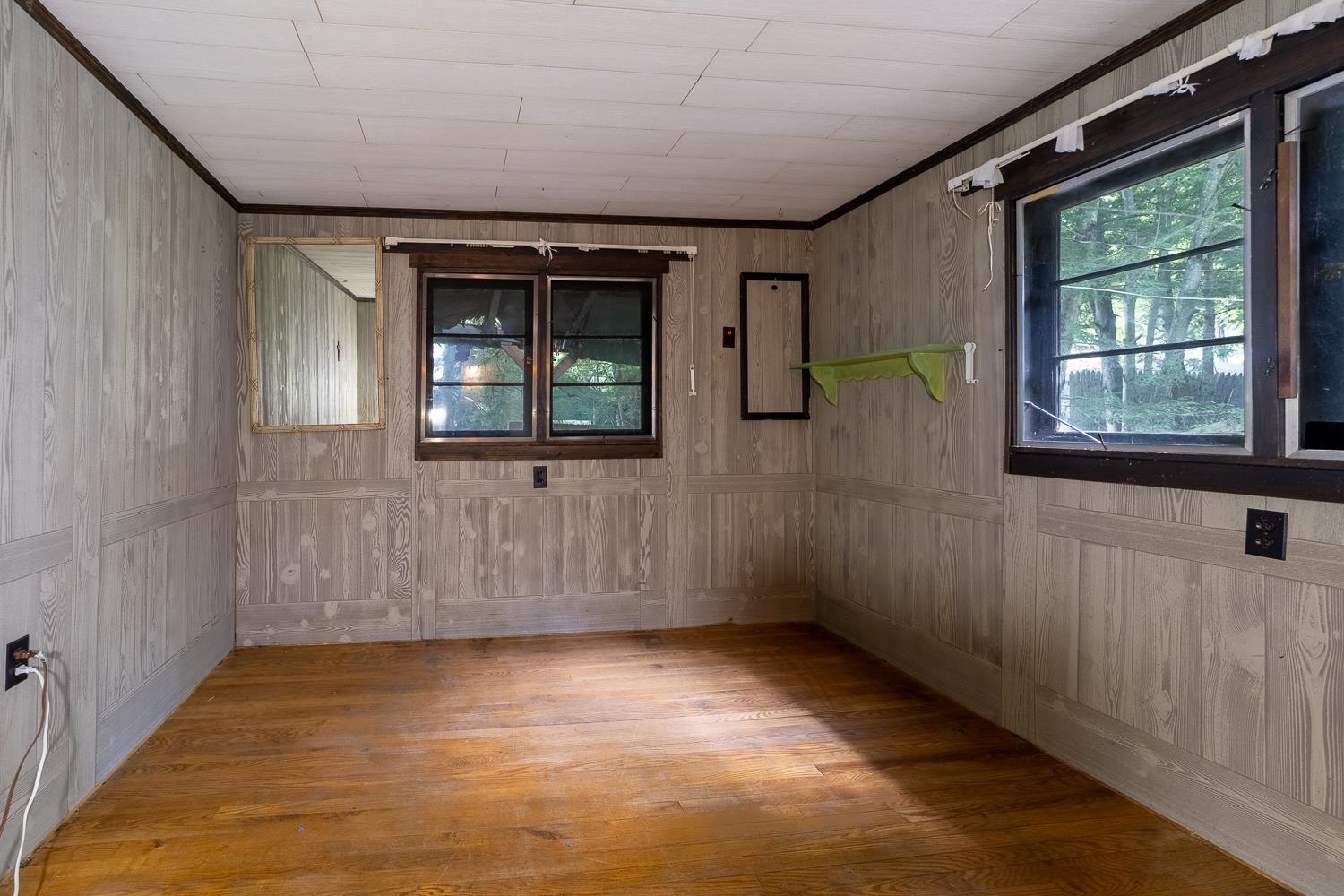 Second bedroom, second floor. 25647728