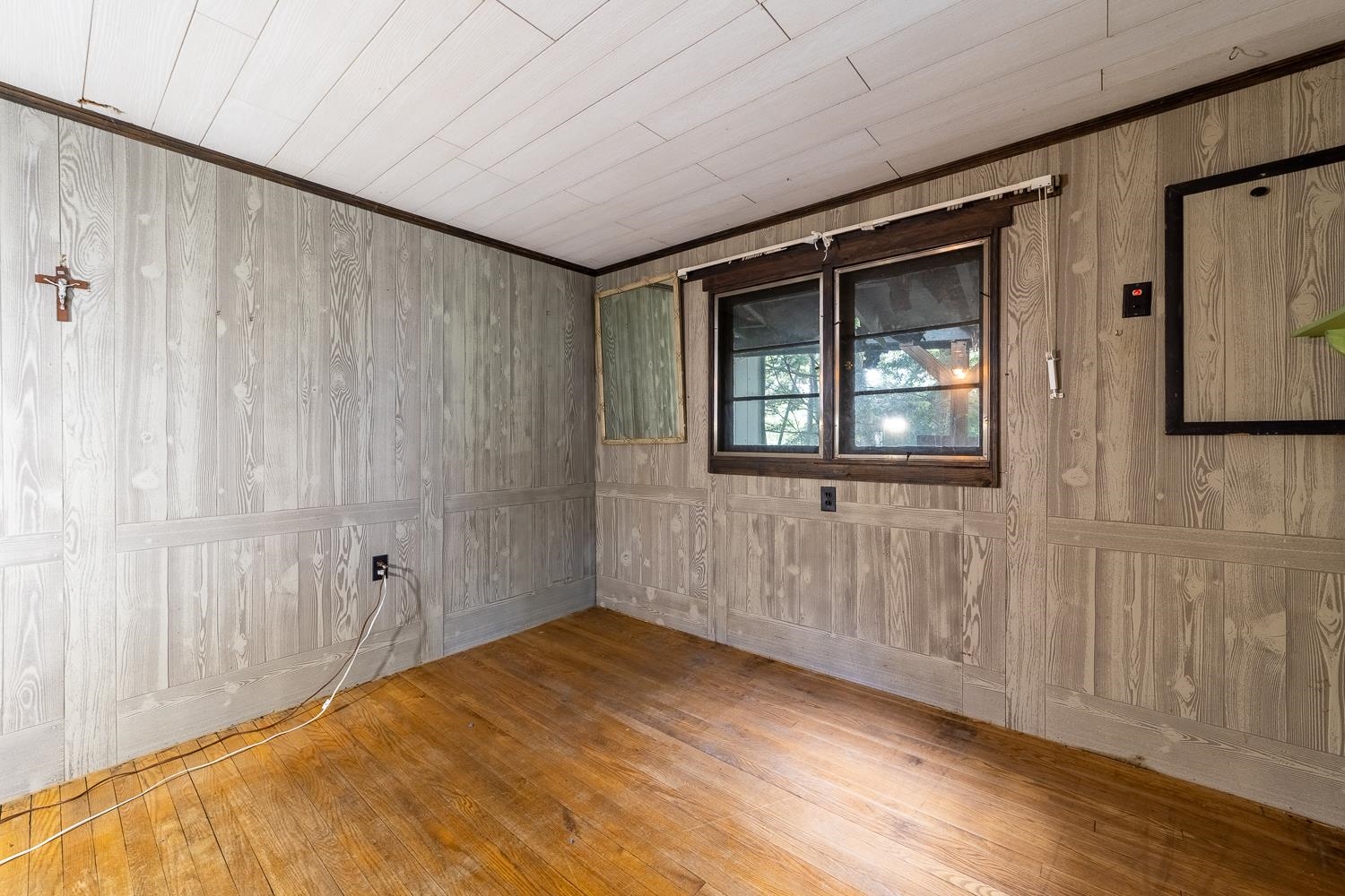 Second bedroom, second floor. 25647729