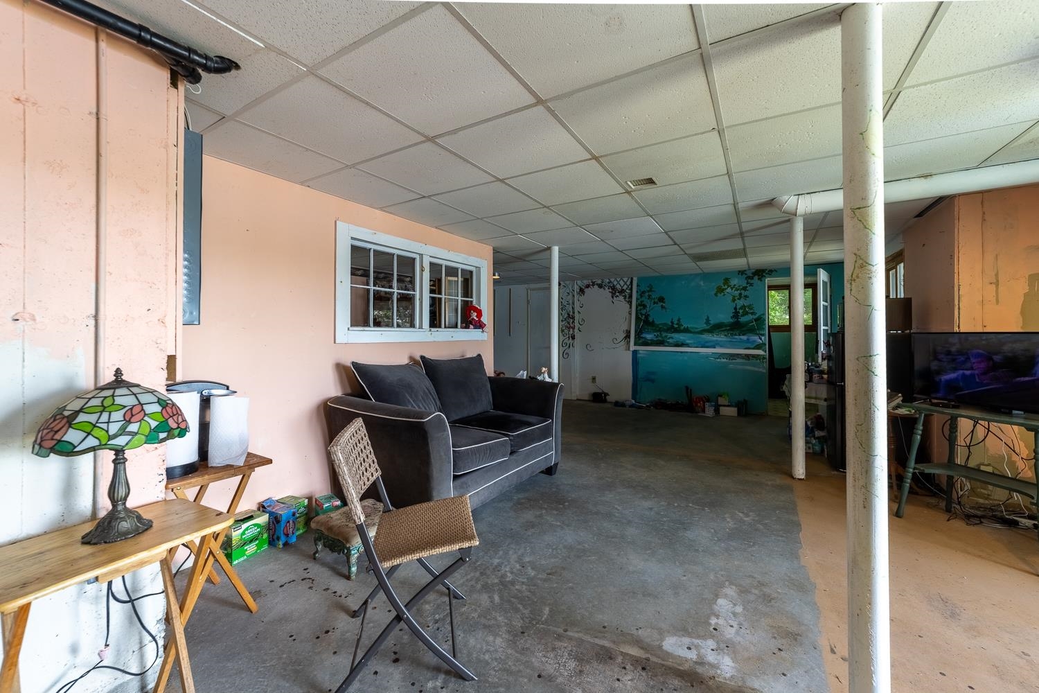 Walk out lower level. 25647712