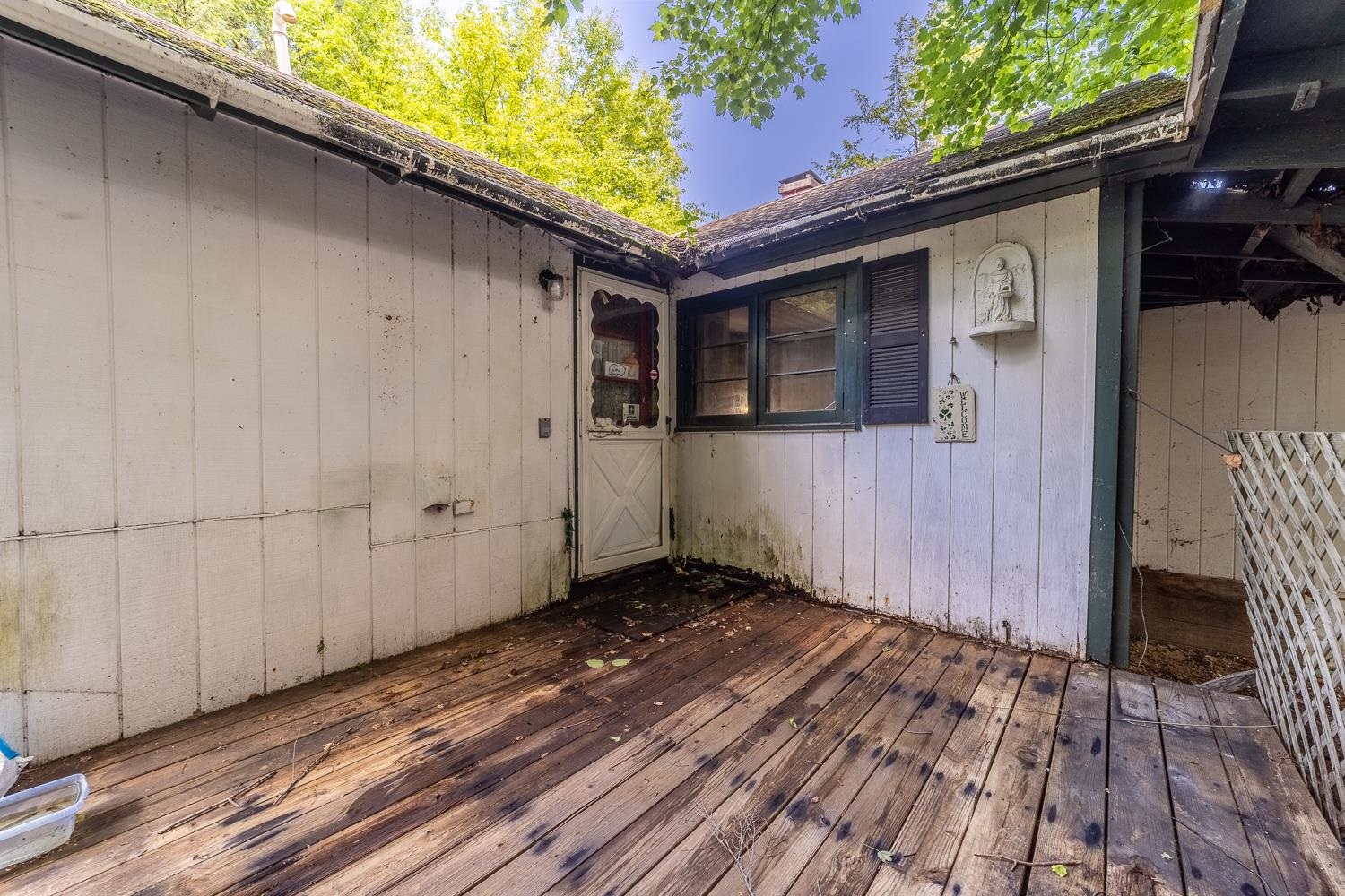Deck between the home and guest quarters. 25647734