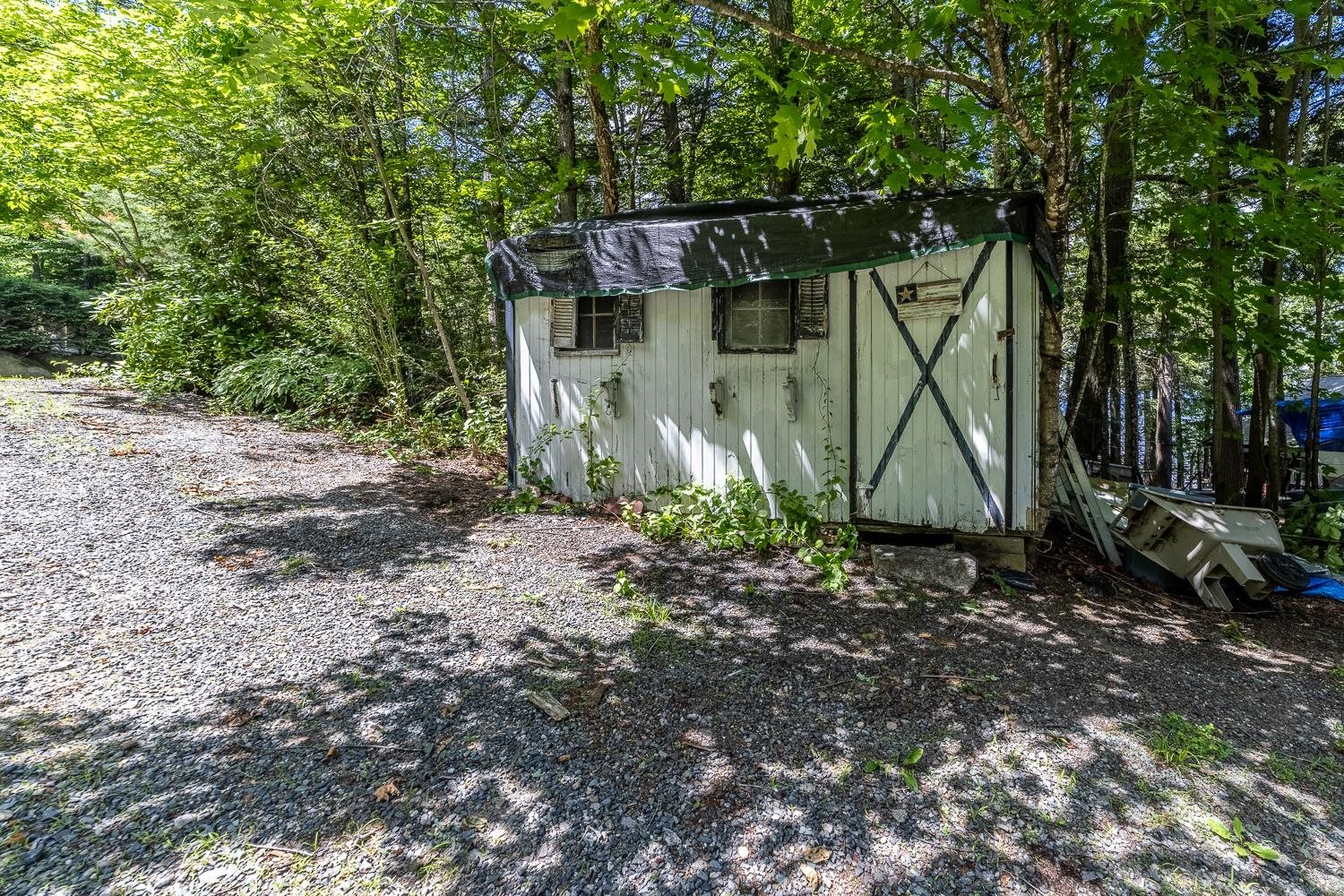 Shed footprint. 25647740