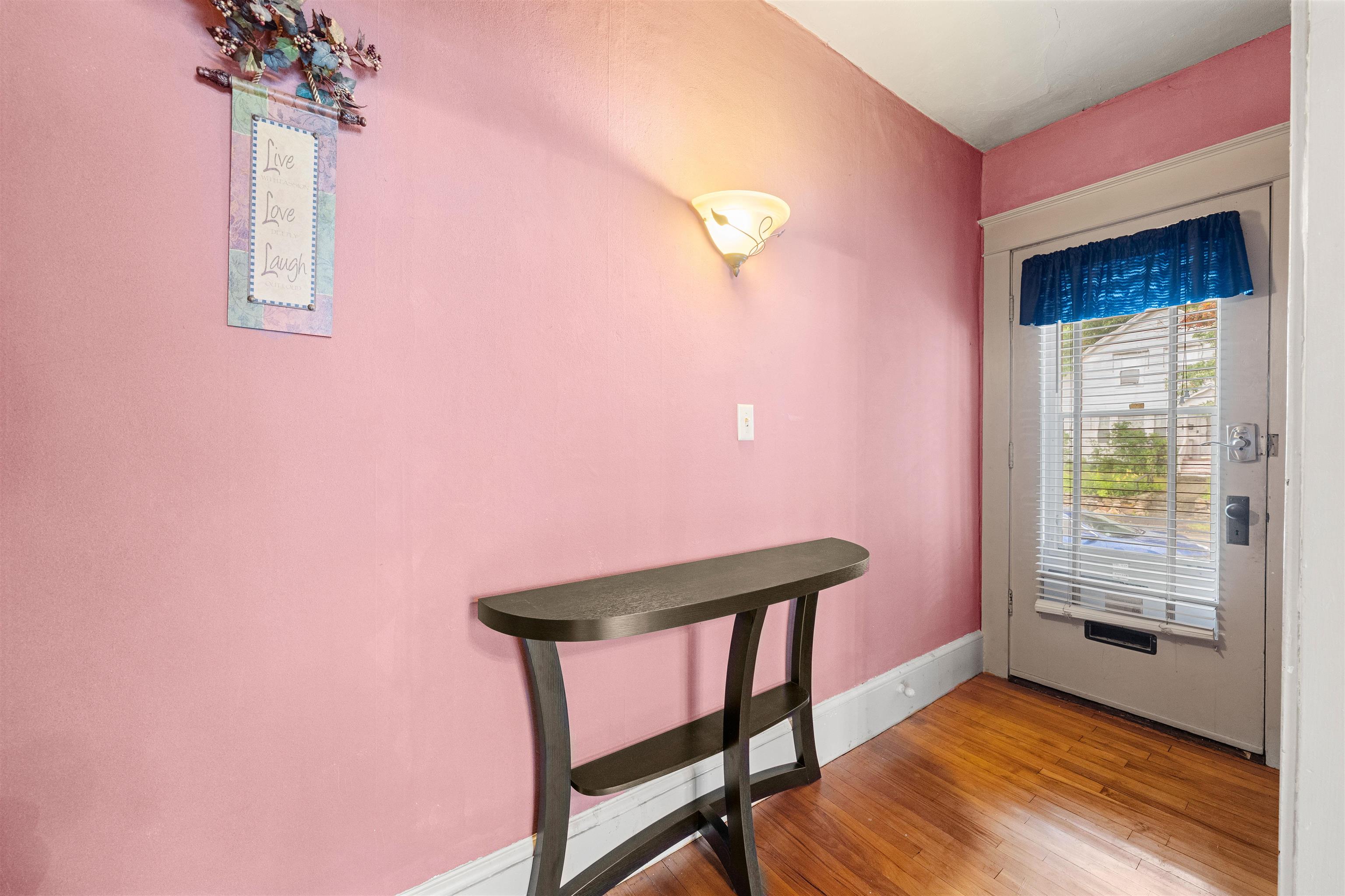 852 Beech St, Manchester, NH 03104