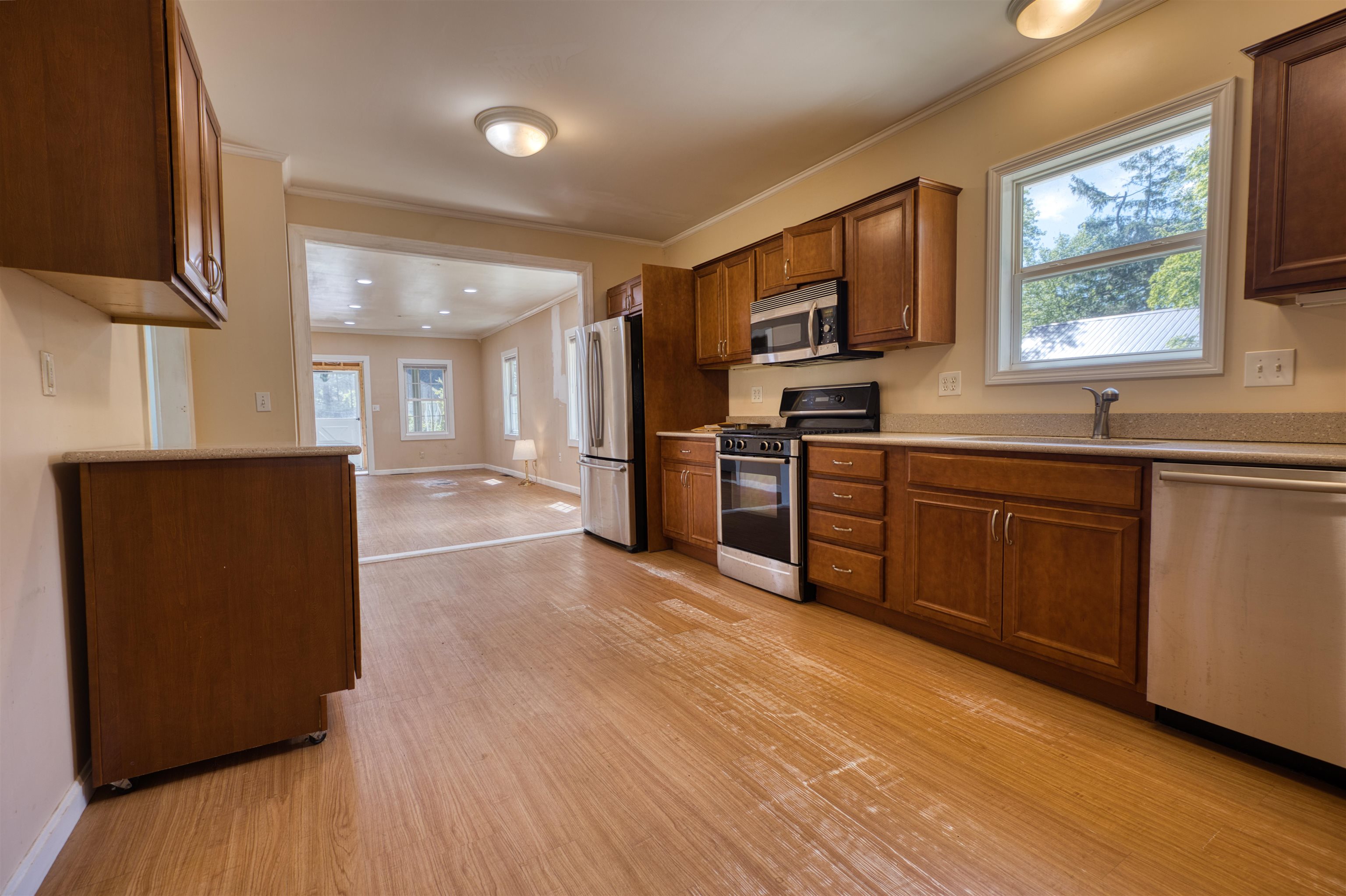 11 Depot Square St, Ossipee, NH 03814-6846