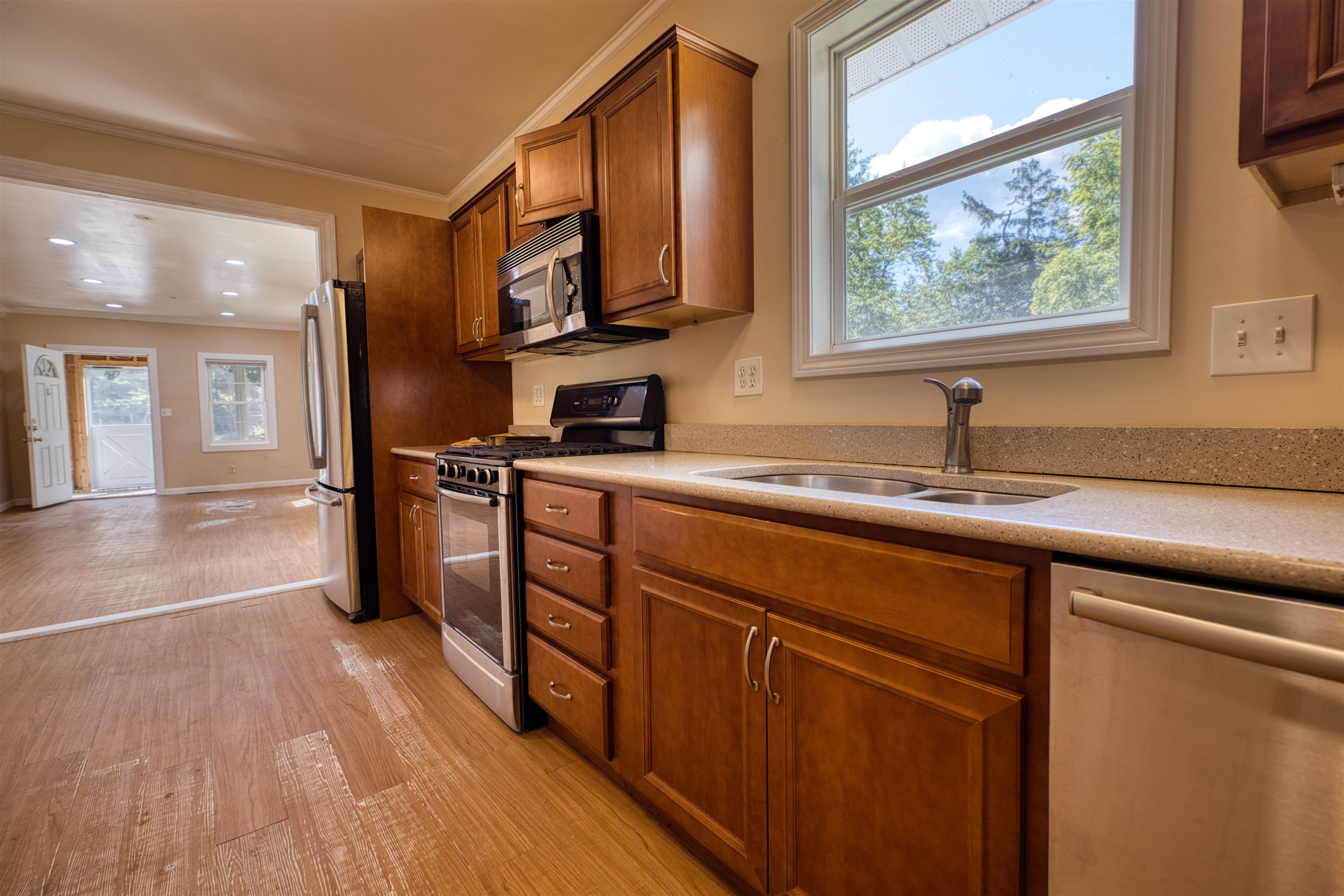 11 Depot Square St, Ossipee, NH 03814-6846