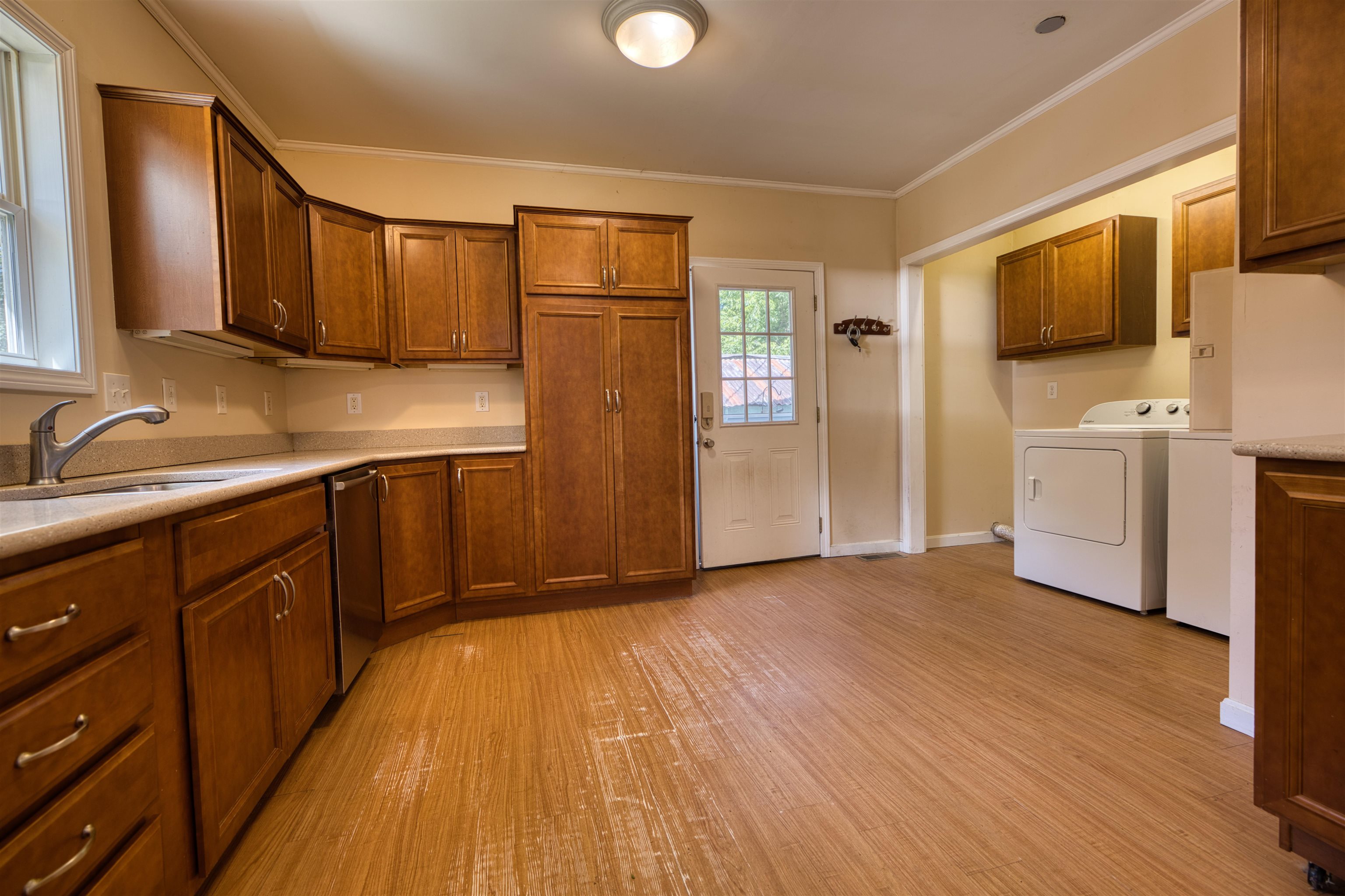 11 Depot Square St, Ossipee, NH 03814-6846