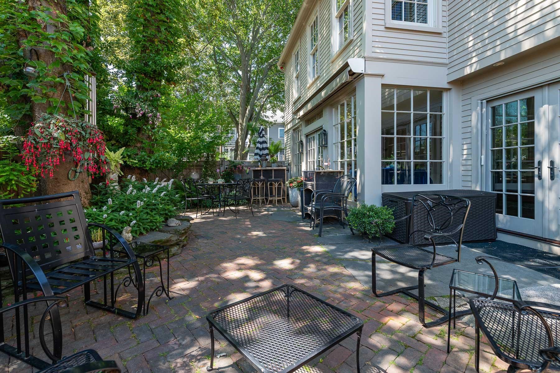 20 Atkinson St, Portsmouth, NH 03801