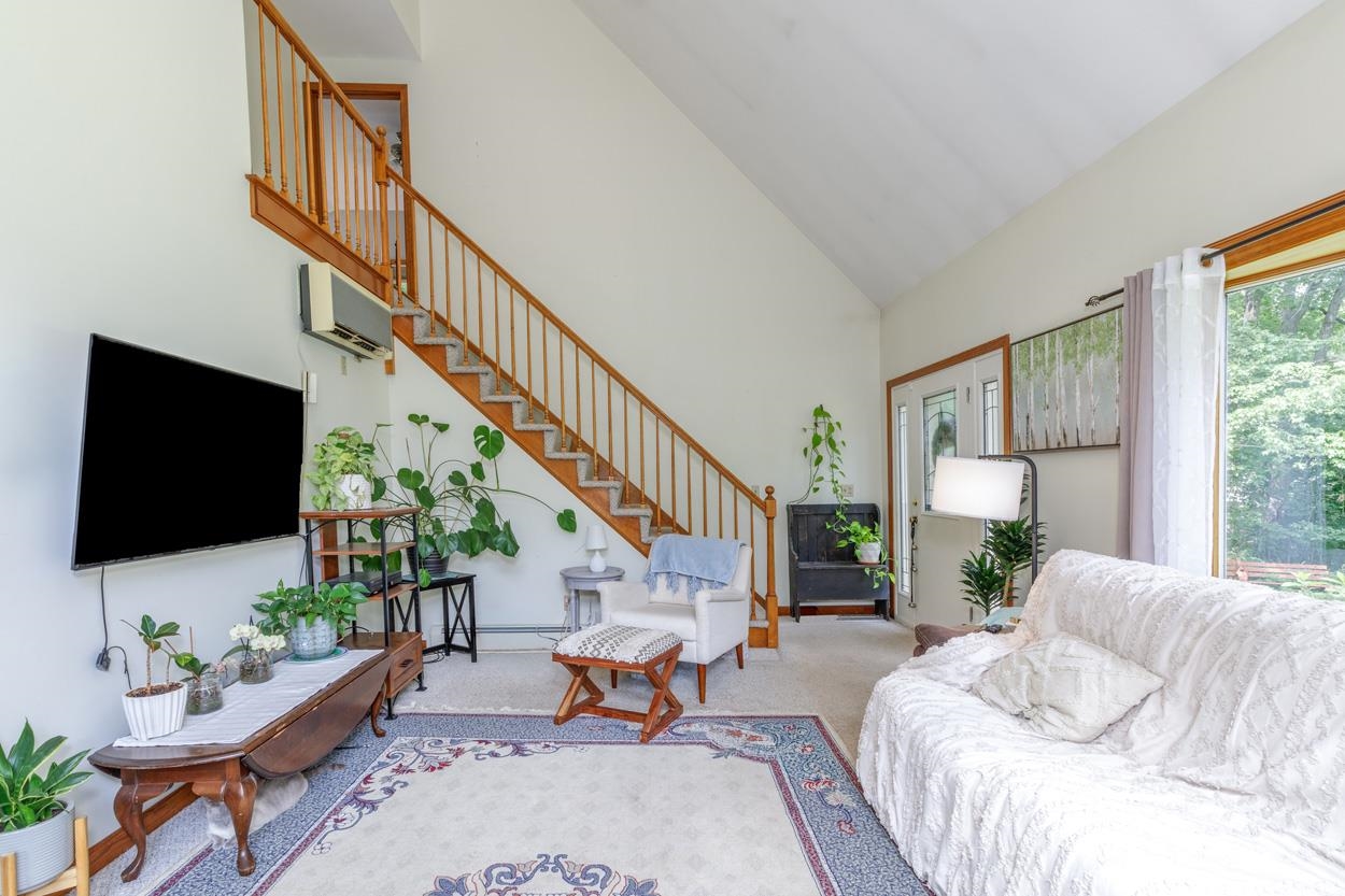 76 Hampstead Rd, Danville, NH 03819