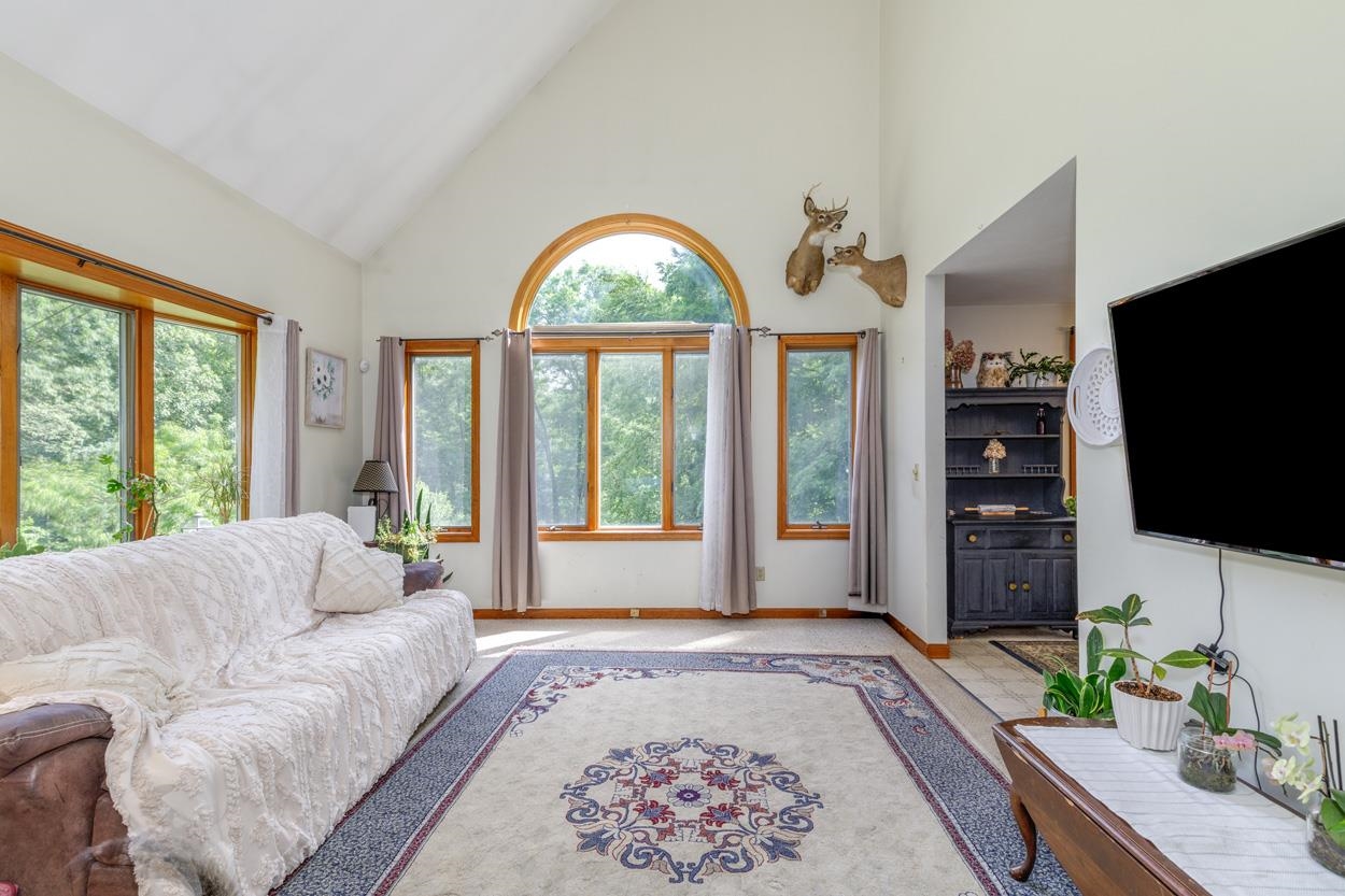 76 Hampstead Rd, Danville, NH 03819