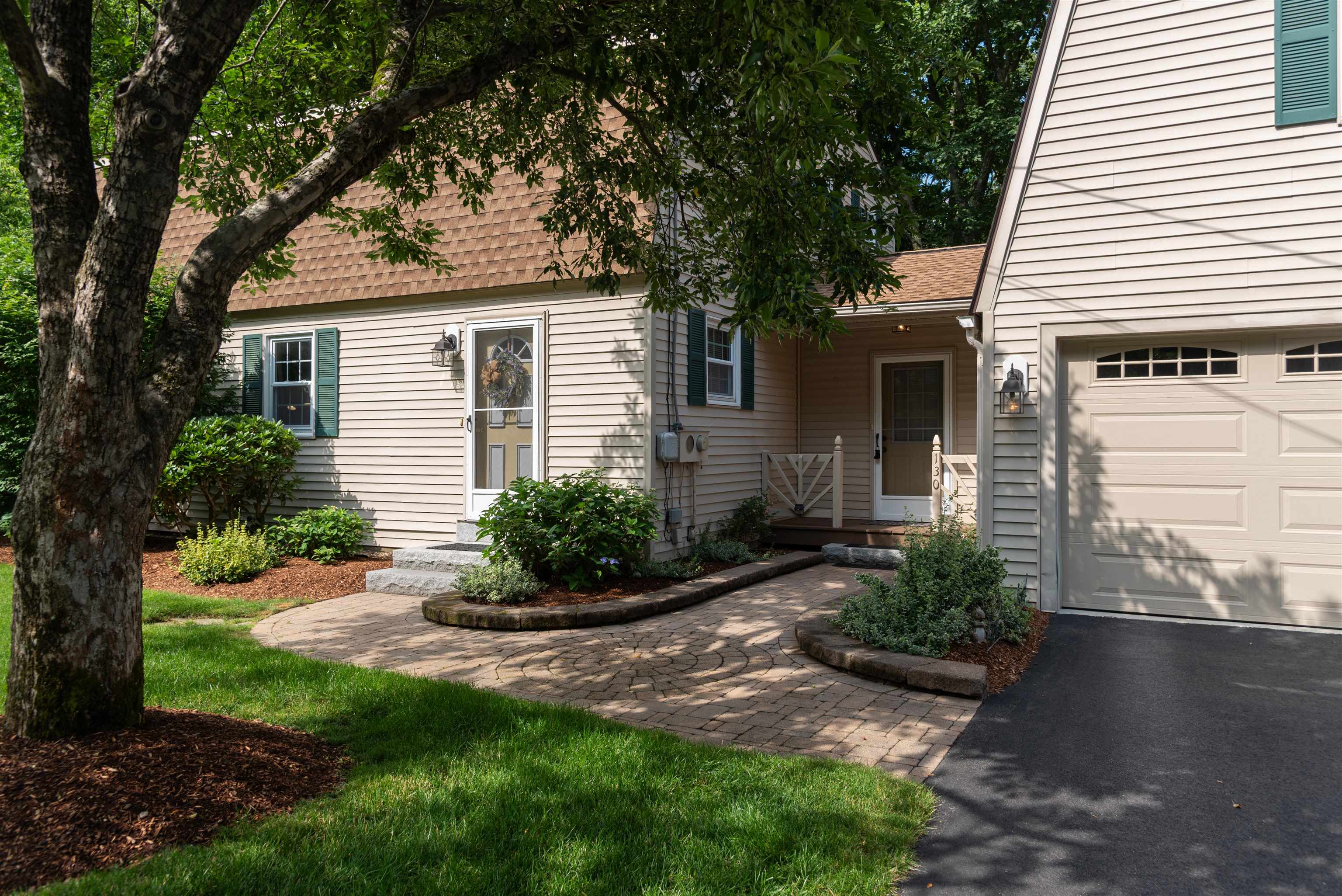130 Lindstrom Ln, Manchester, NH 03104