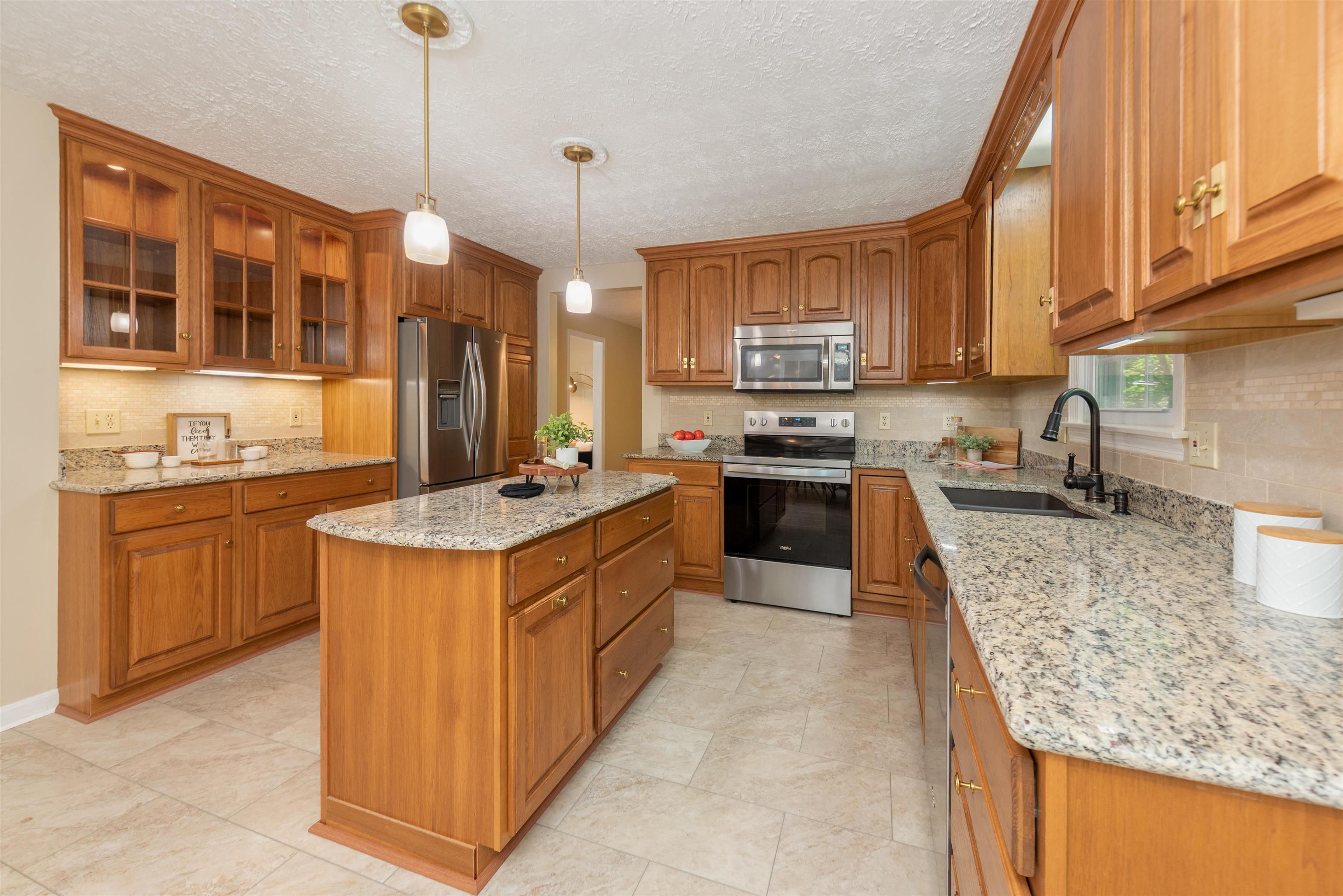 130 Lindstrom Ln, Manchester, NH 03104