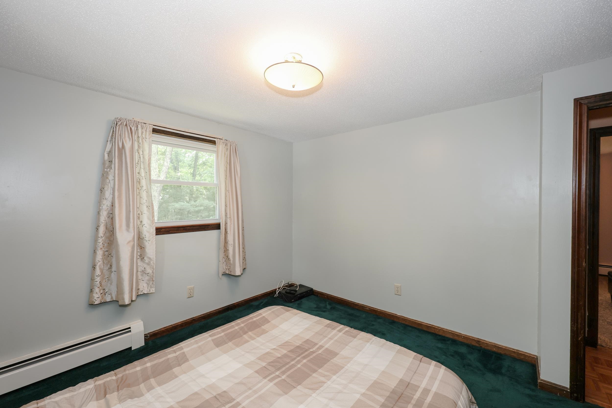 65 Shannon Rd, Salem, NH 03079