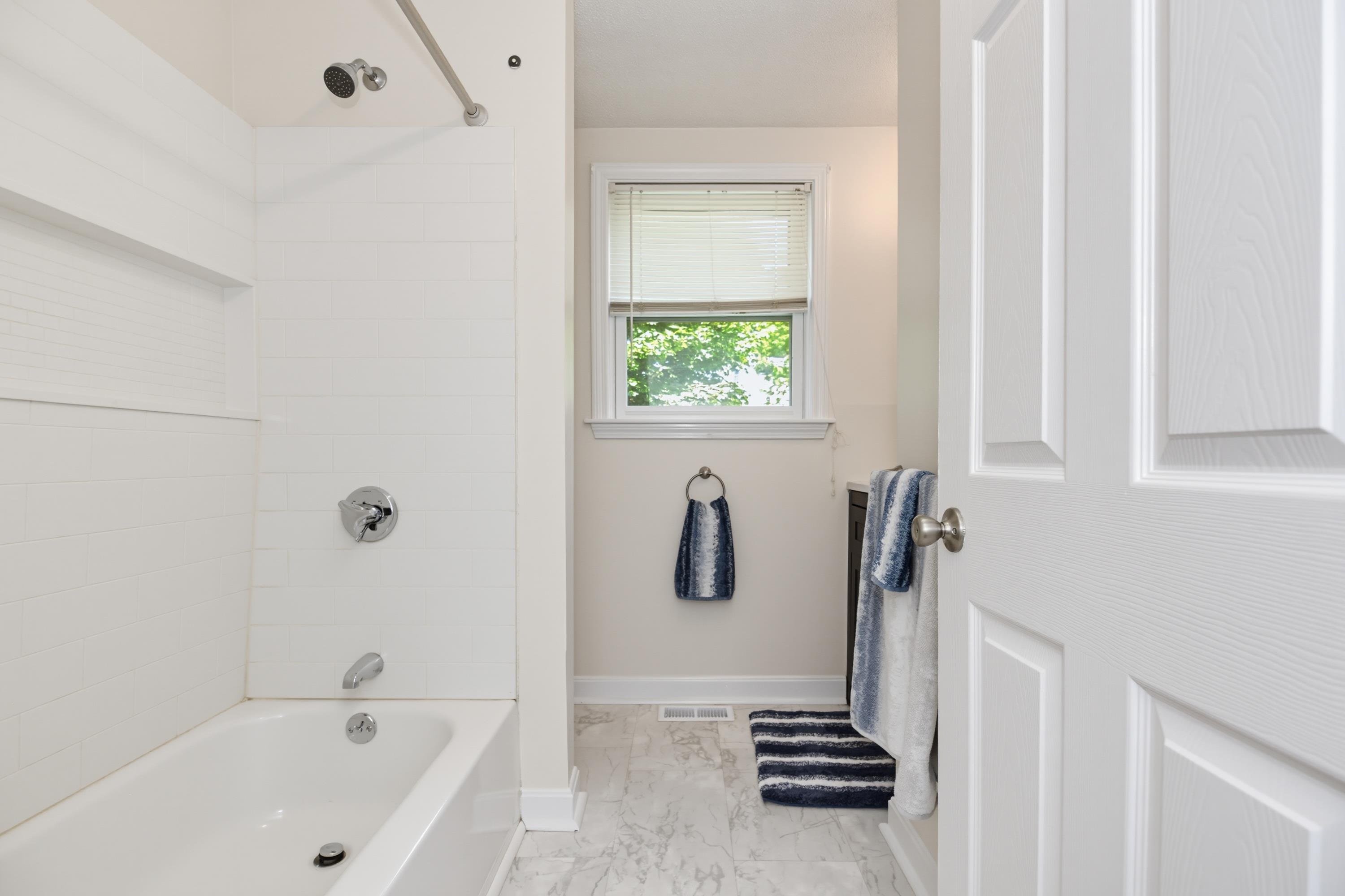 24 Killian Dr, Nashua, NH 03062