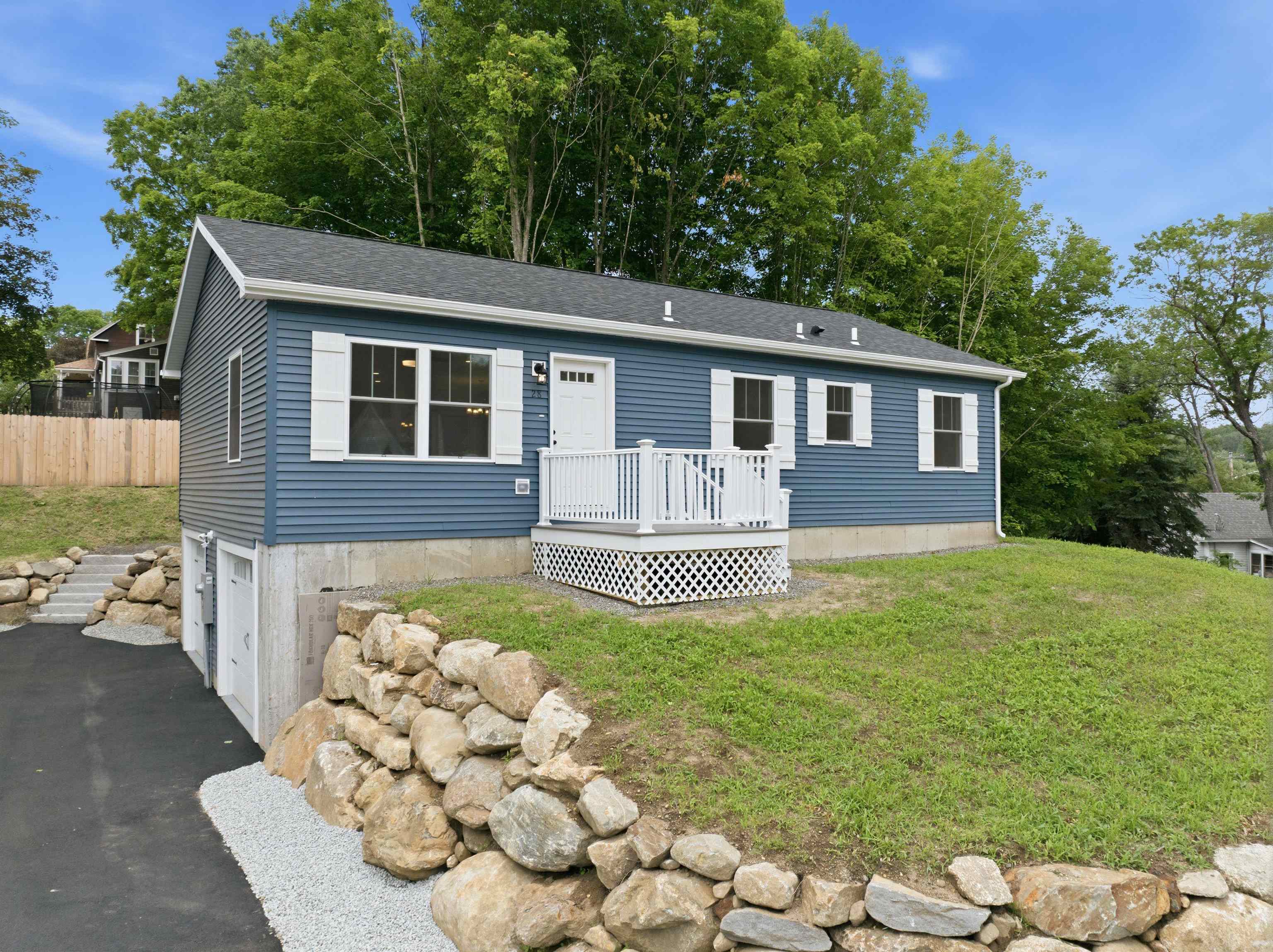 28 Cottage Pl, Ashland, NH 03217