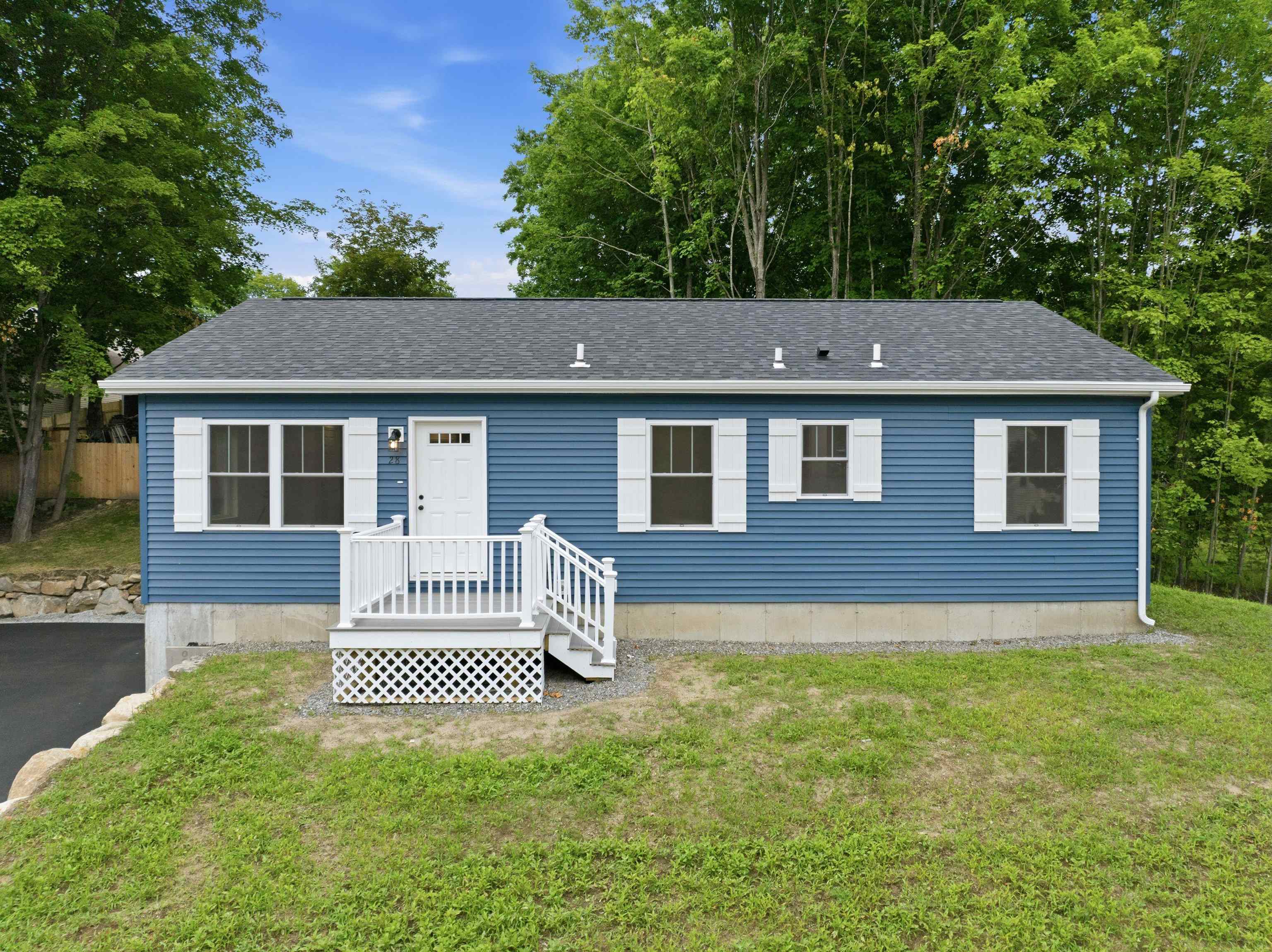 28 Cottage Pl, Ashland, NH 03217