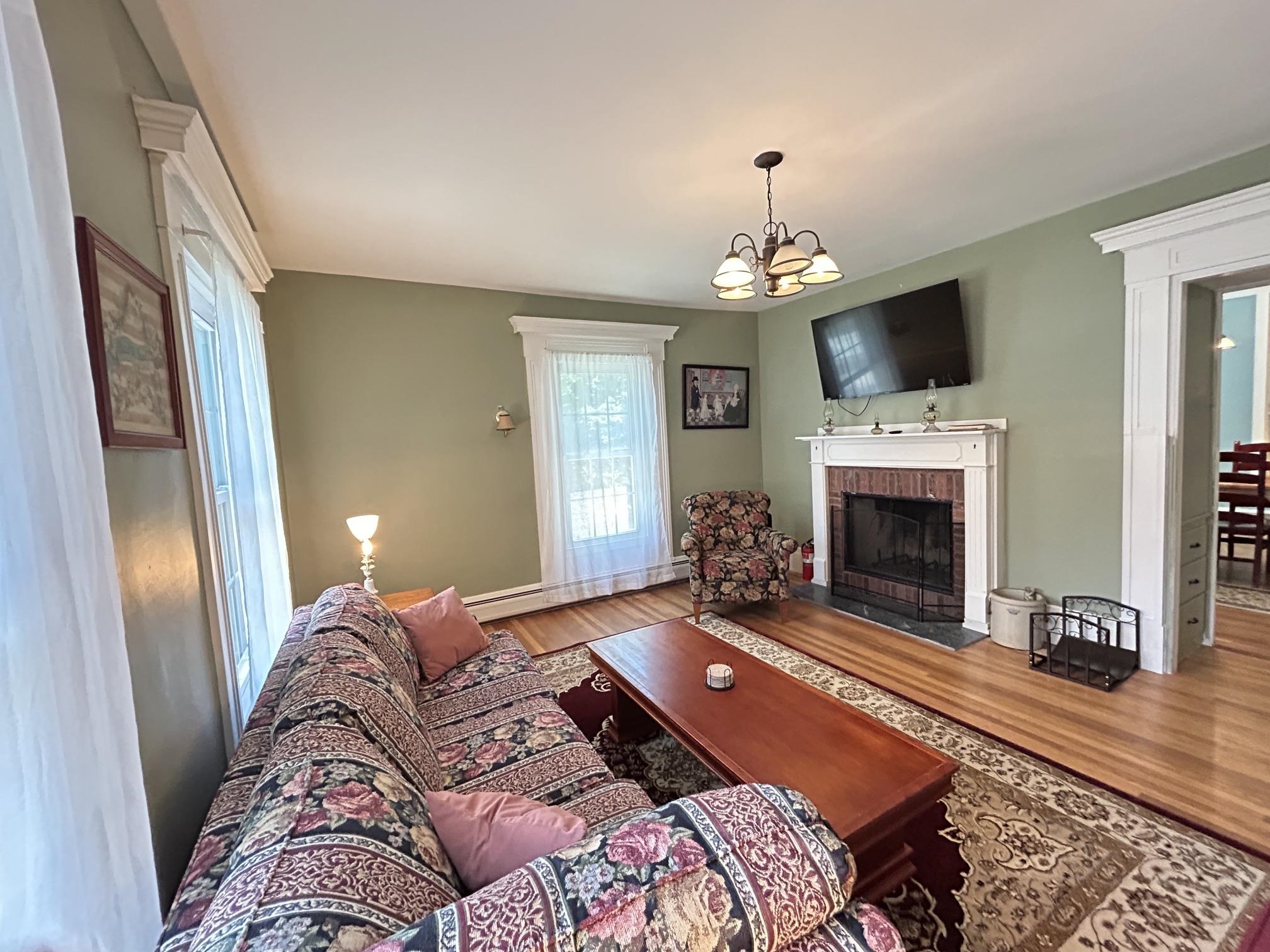 146 N Main St, Wolfeboro, NH 03894