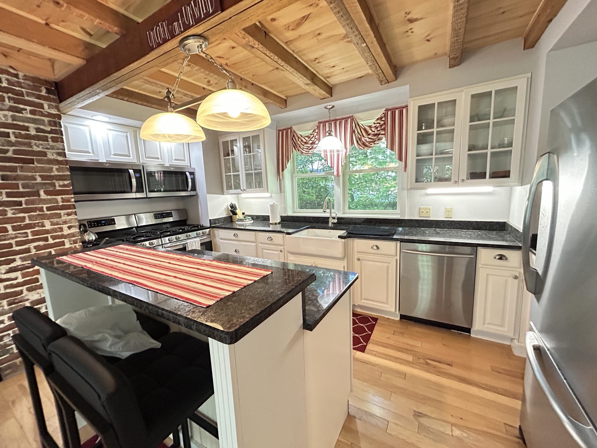 146 N Main St, Wolfeboro, NH 03894