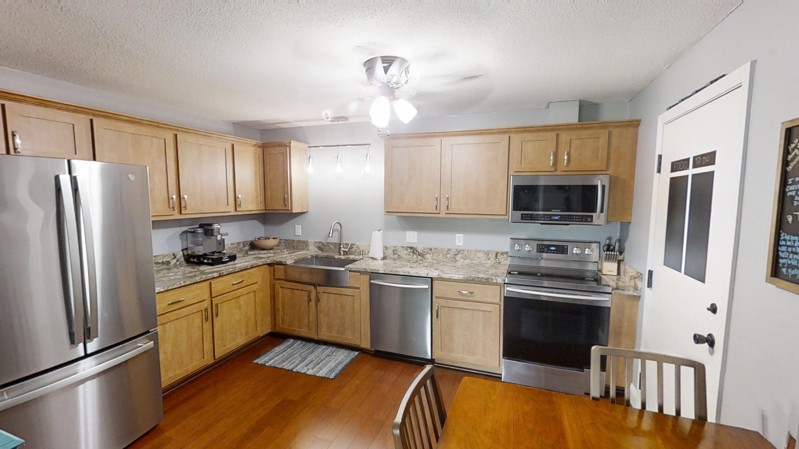 7 Autumn Leaf Dr #24, Nashua, NH 03060