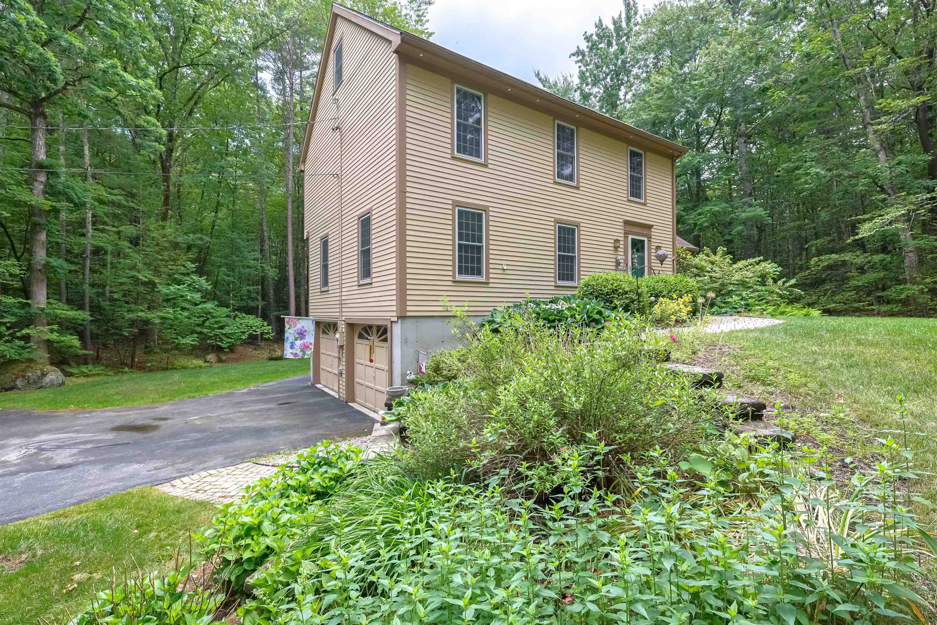 5 Taschereau Dr, Mont Vernon, NH 03057