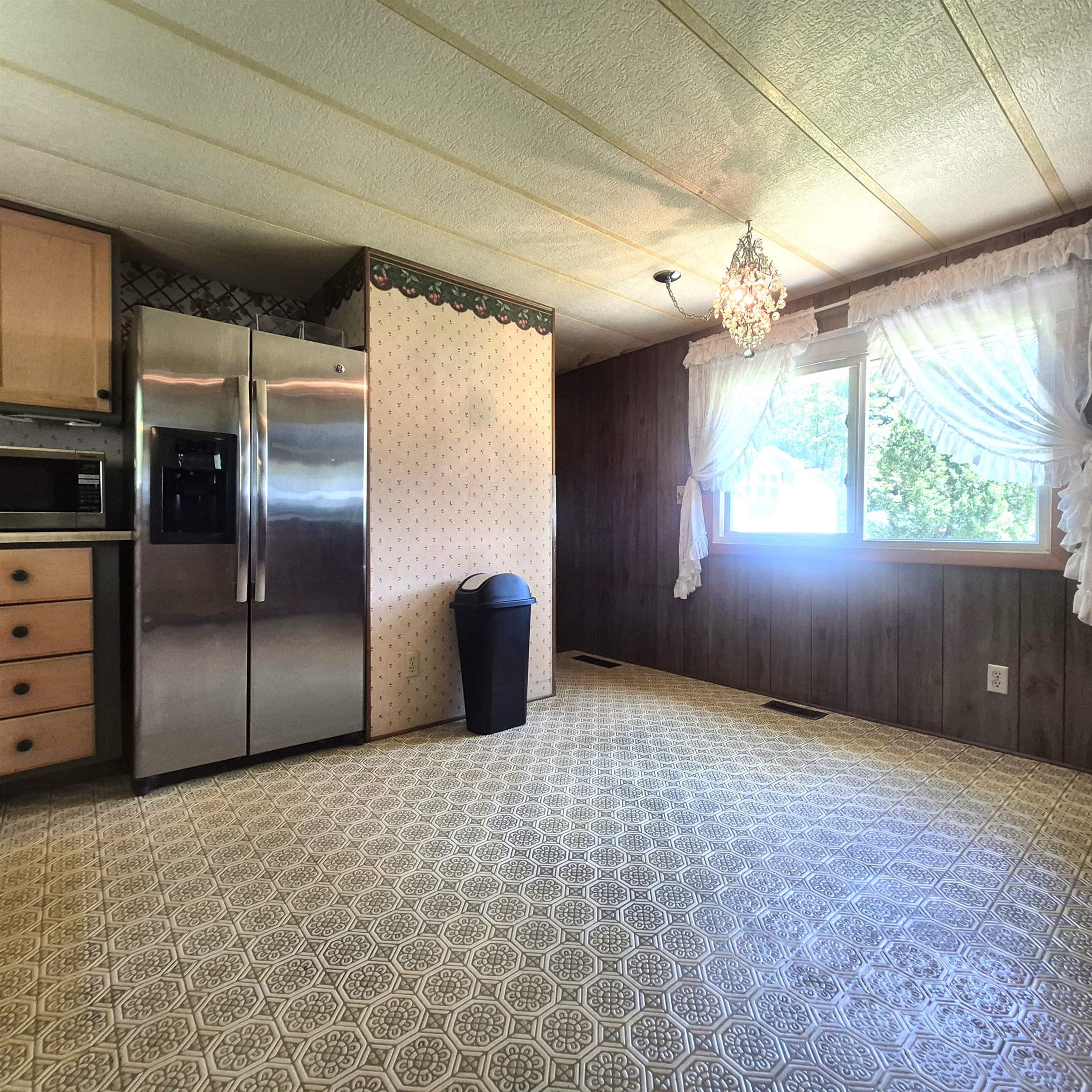 Eat-in kitchen 25651310