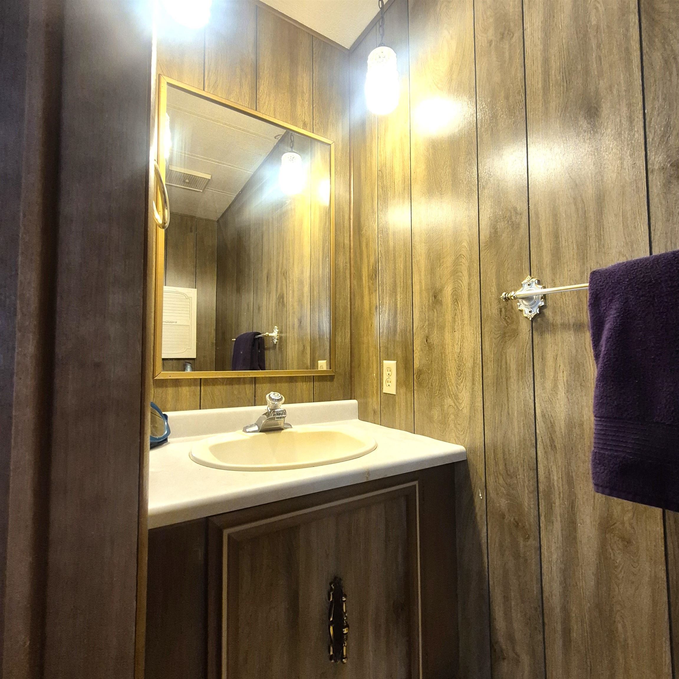 Half bath in second bedroom 25651317