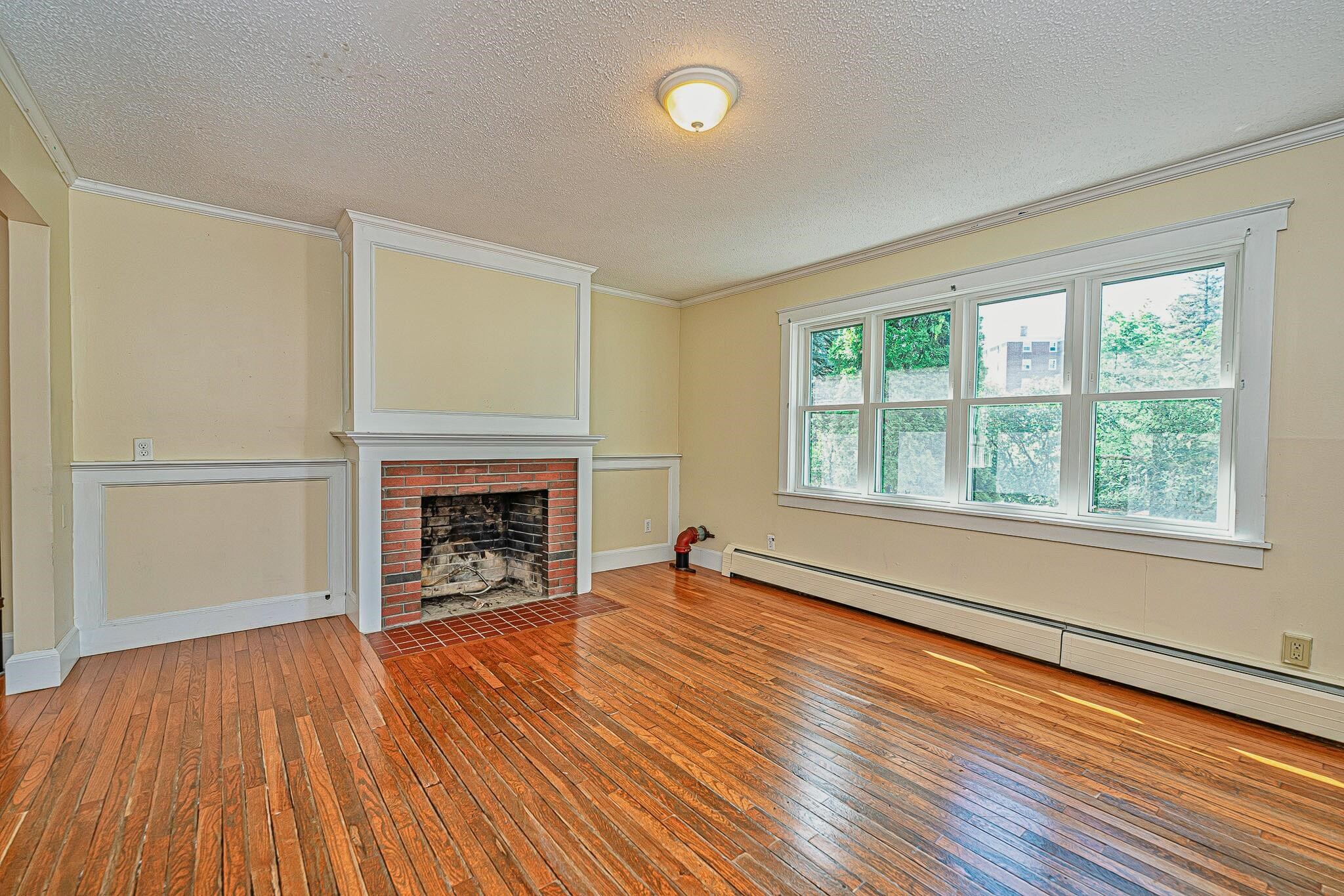 81 Seamans Rd, New London, NH 03257