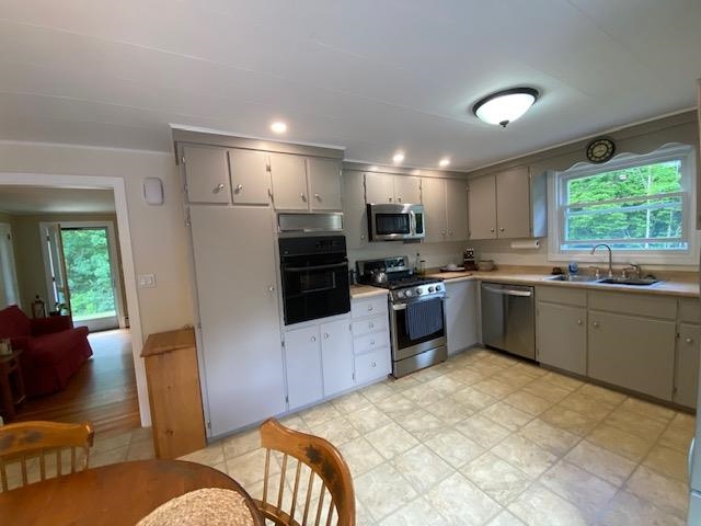 Lots of cabinets 25655332