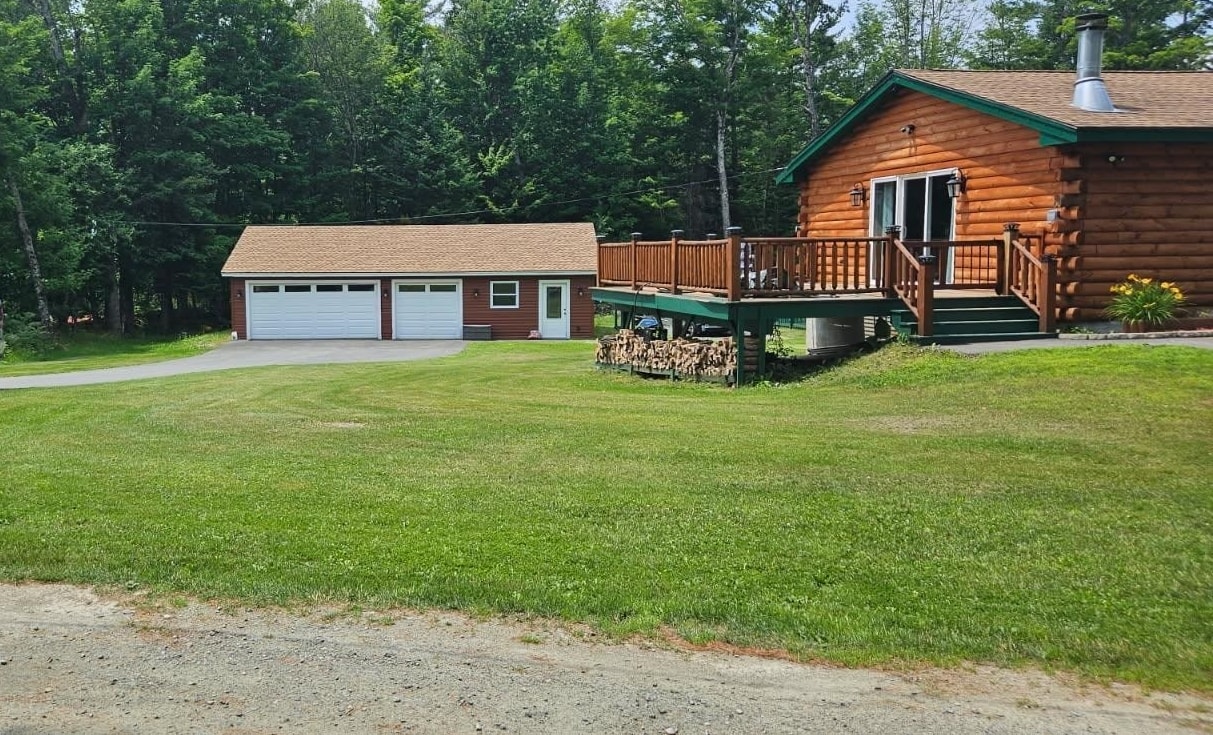 6 Woodthrush Acres Rd, Whitefield, NH 03598