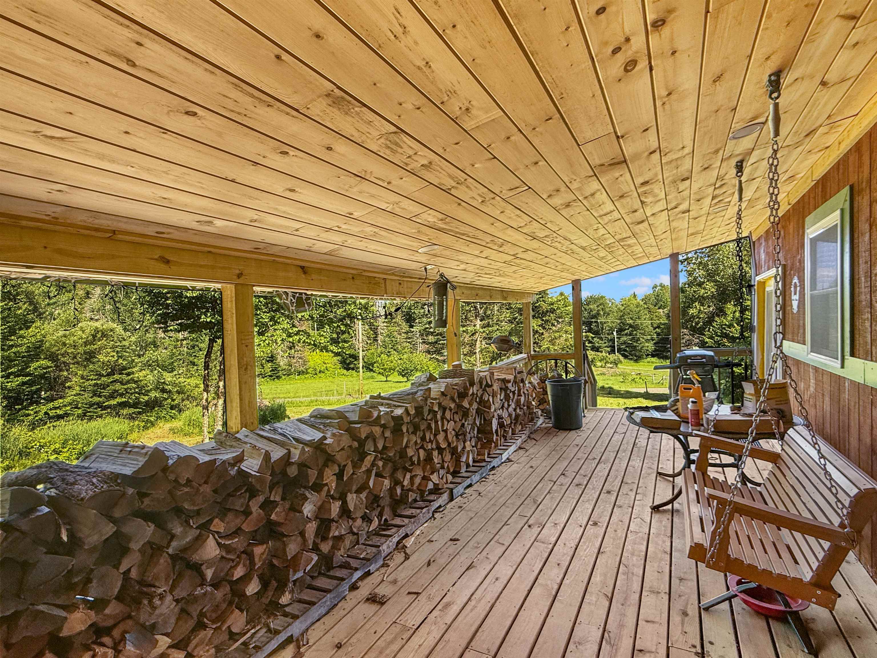 55 Meadow View Dr, Pittsburg, NH 03592