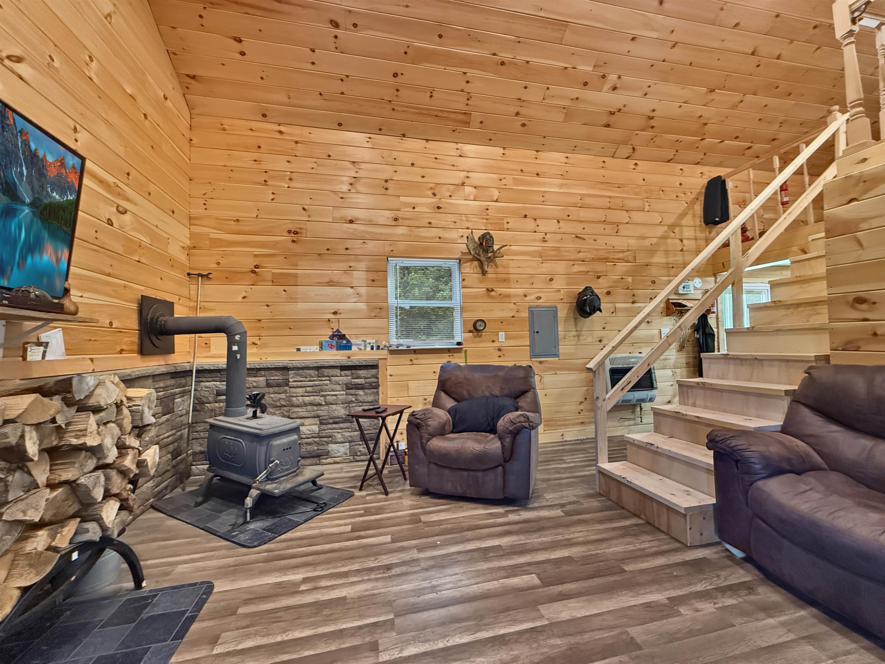 55 Meadow View Dr, Pittsburg, NH 03592