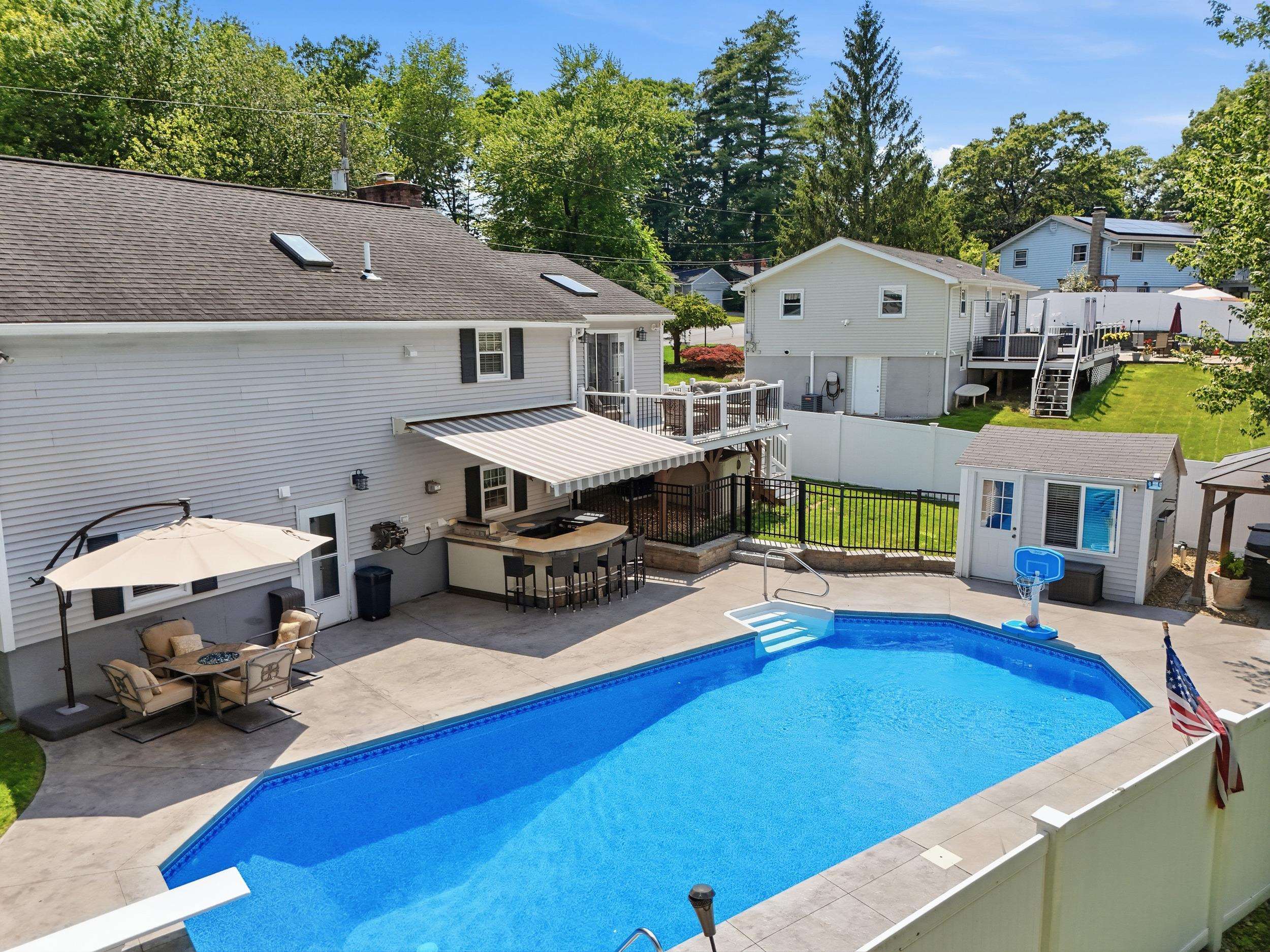 50 Langholm Dr, Nashua, NH 03062