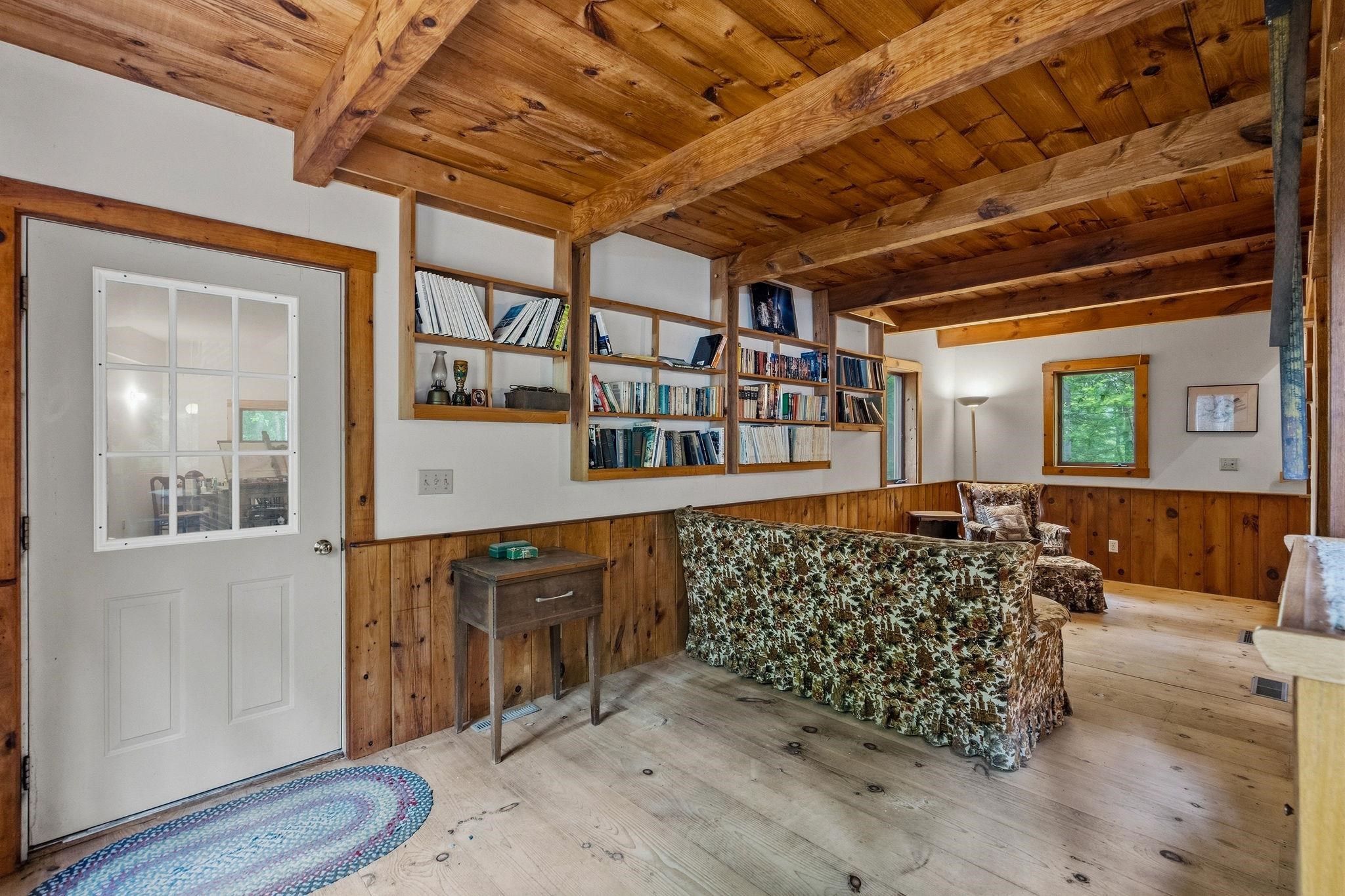 18 Devon Dr, Danville, NH 03819