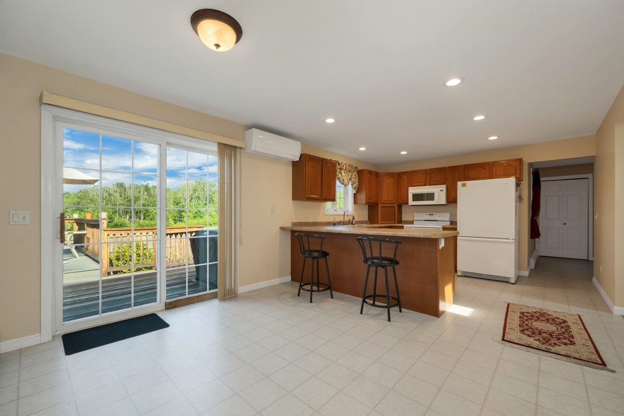 84 Fremont Rd, Raymond, NH 03077