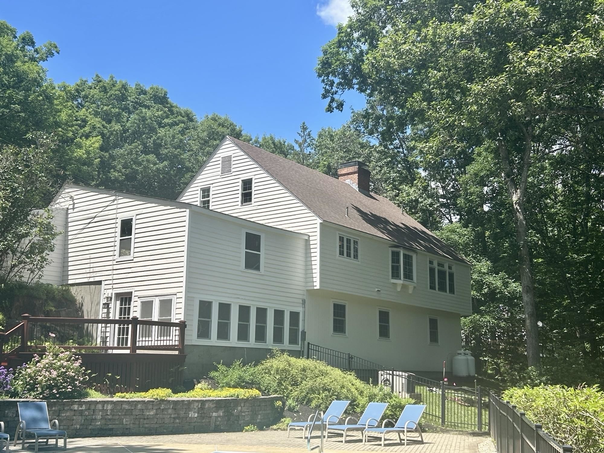 41 Roberts Rd, Hopkinton, NH 03229