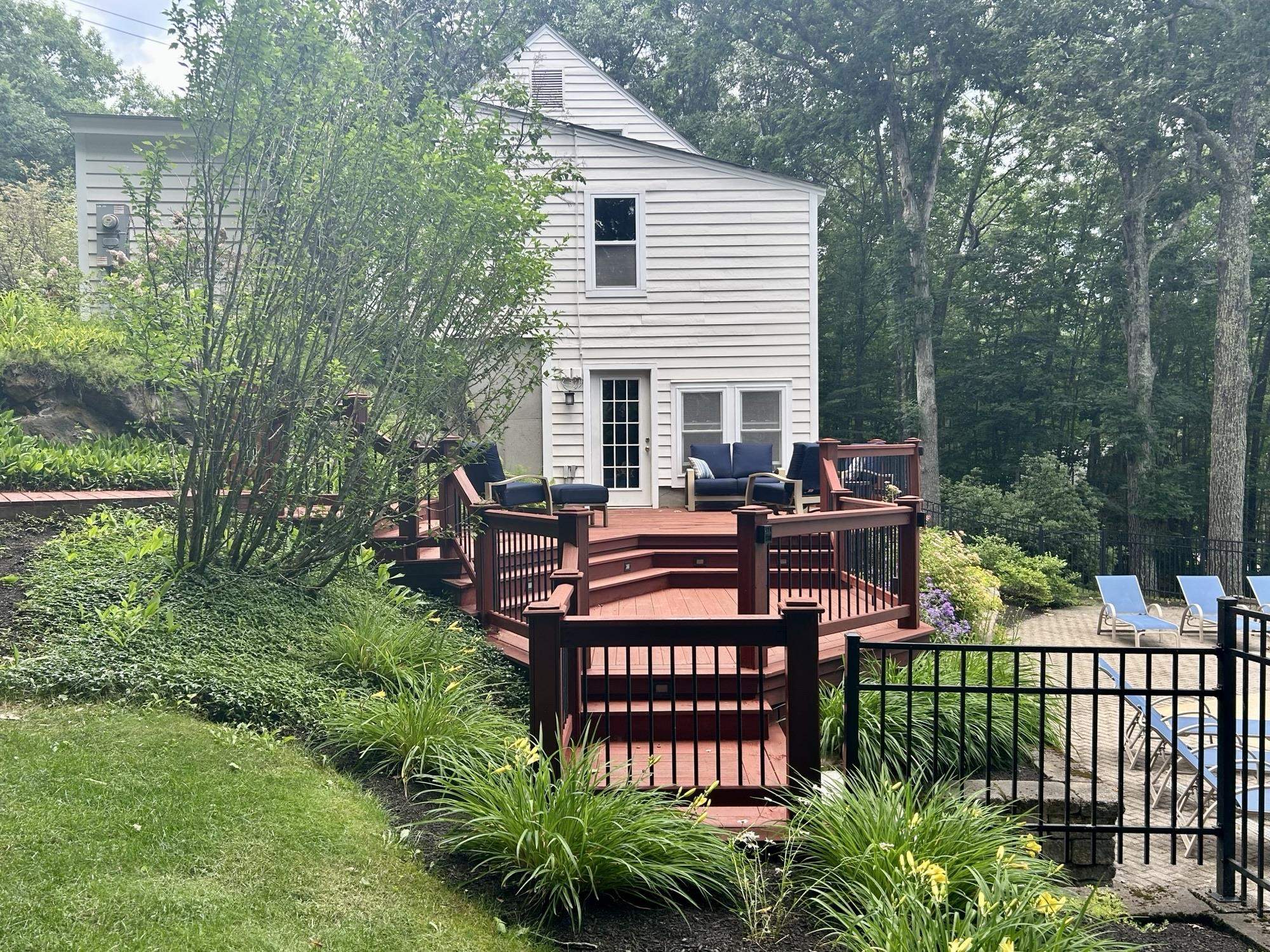 41 Roberts Rd, Hopkinton, NH 03229