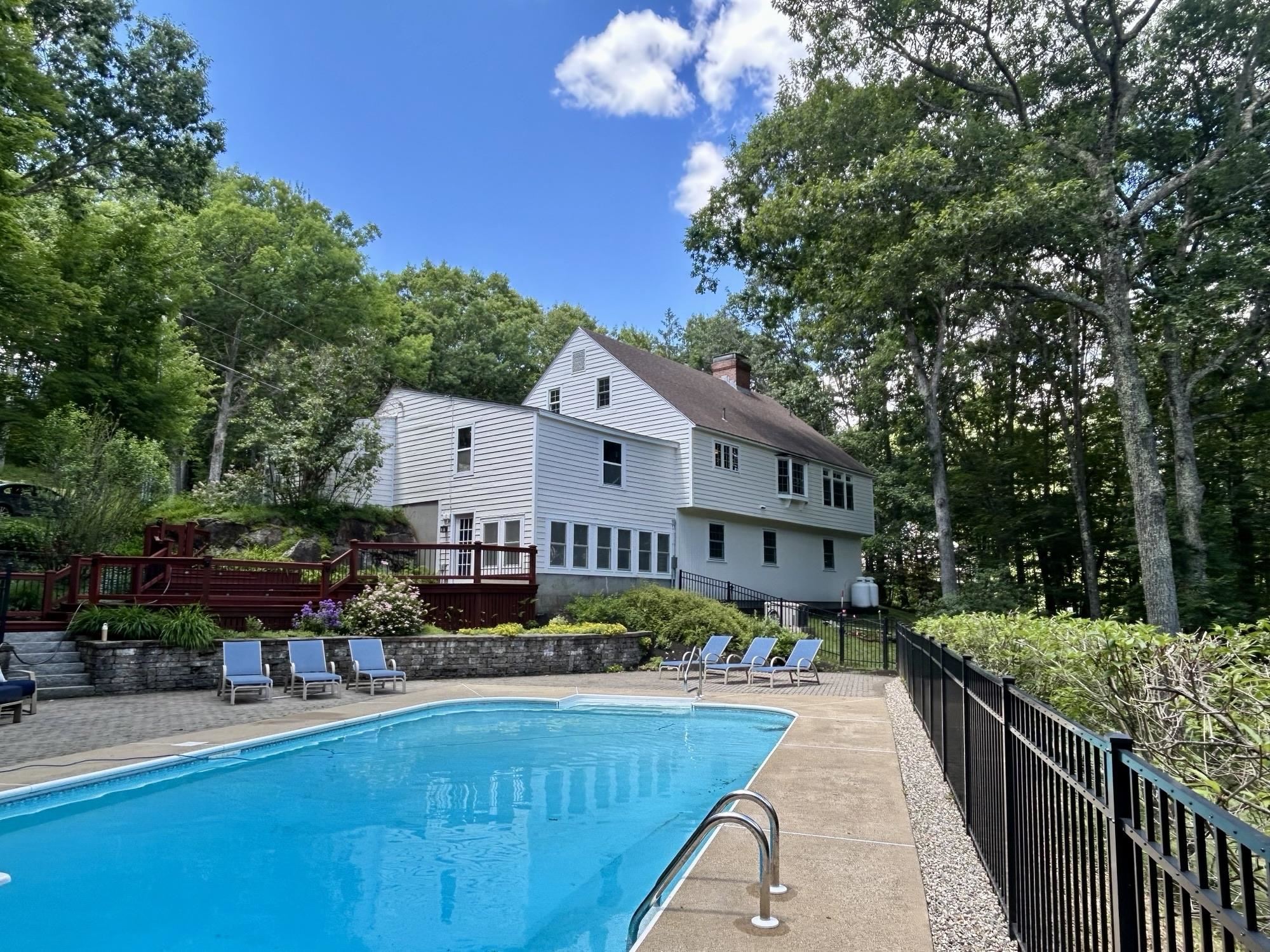 41 Roberts Rd, Hopkinton, NH 03229