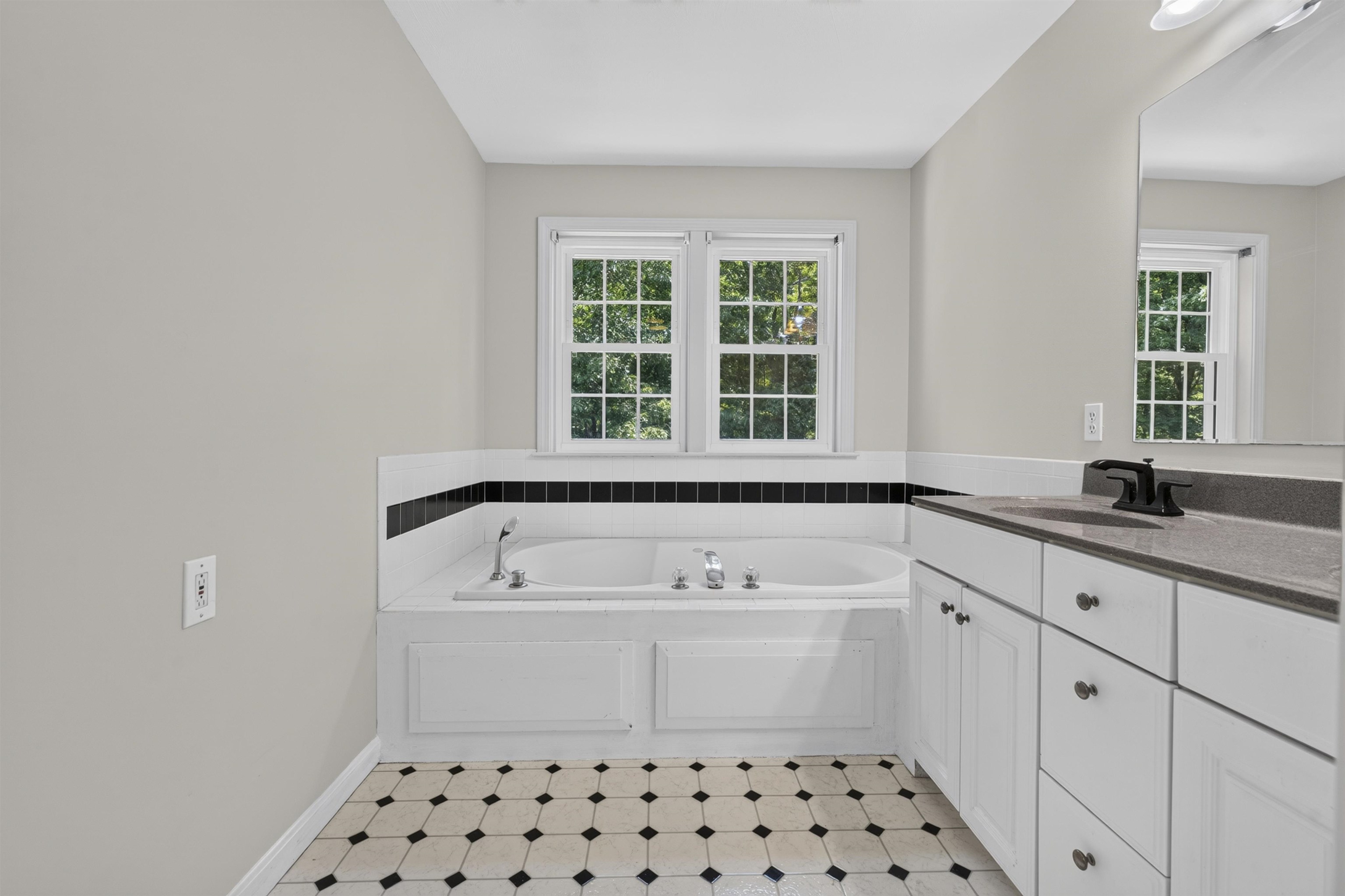 30 Lynne Dr, Hollis, NH 03049
