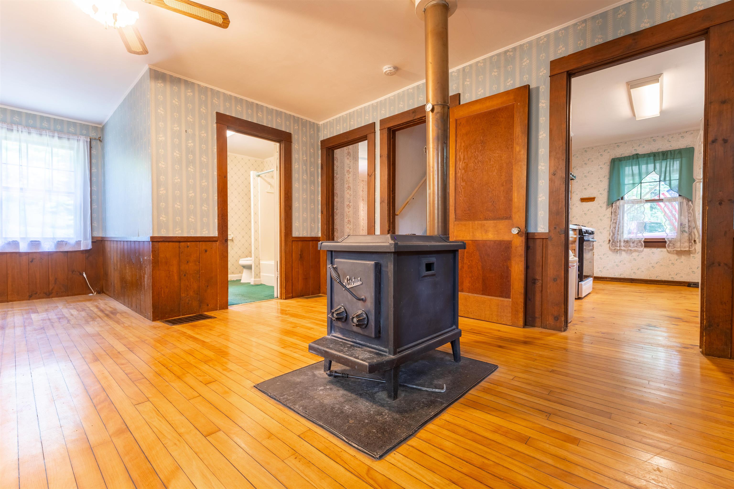 32 Grannis St, Claremont, NH 03743