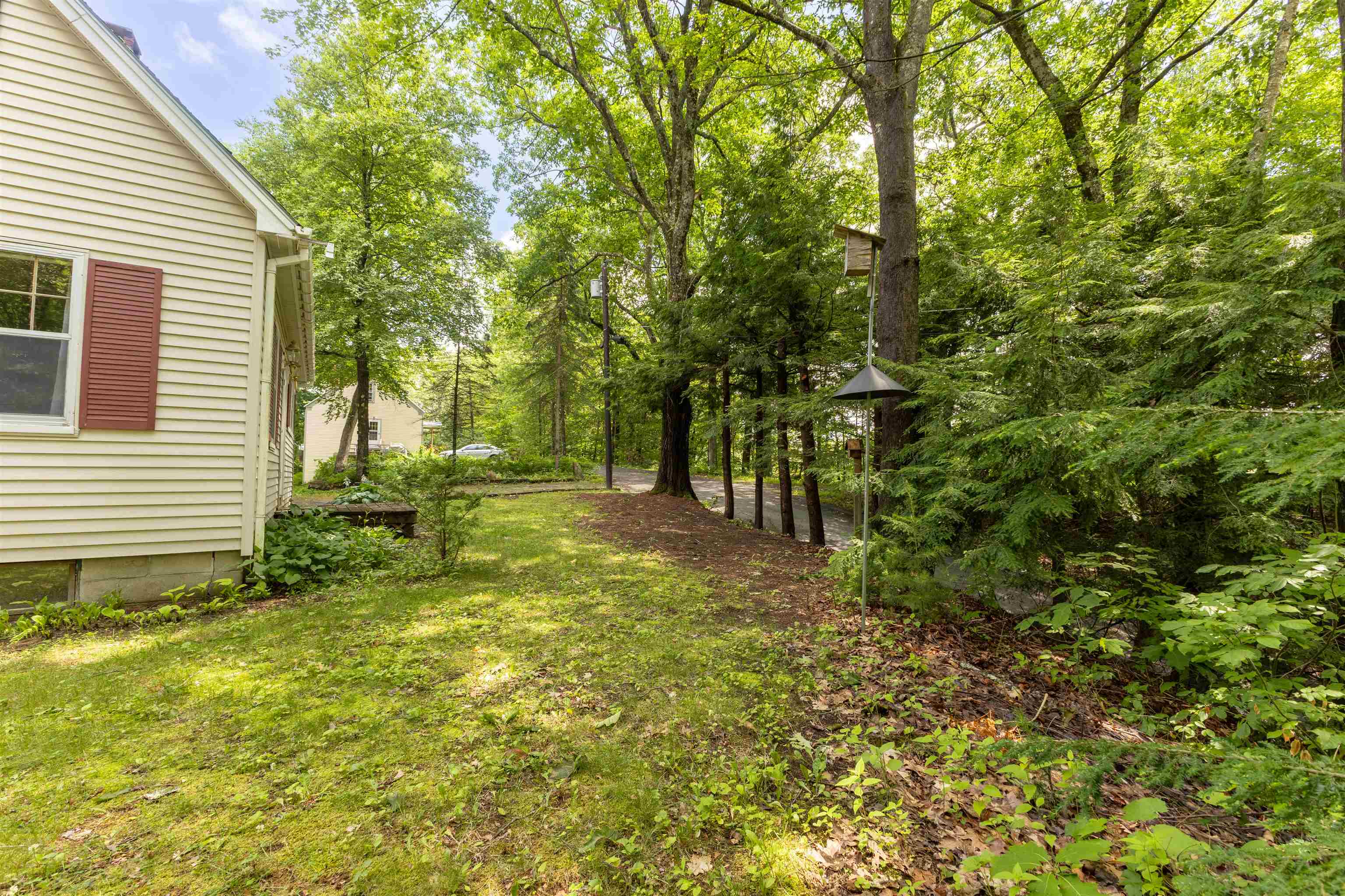 32 Grannis St, Claremont, NH 03743