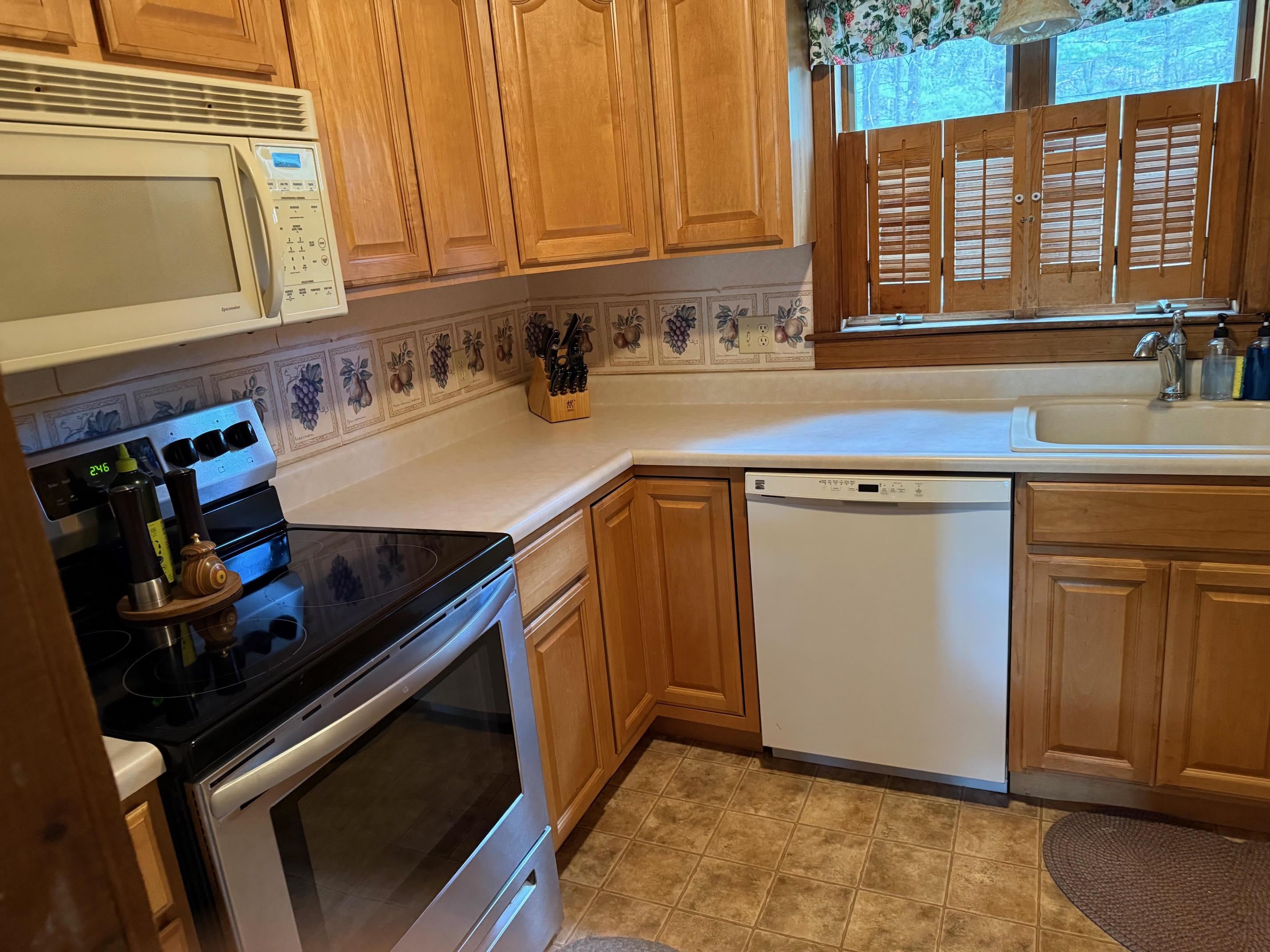 41 Birchfield Rd, Newbury, NH 03255