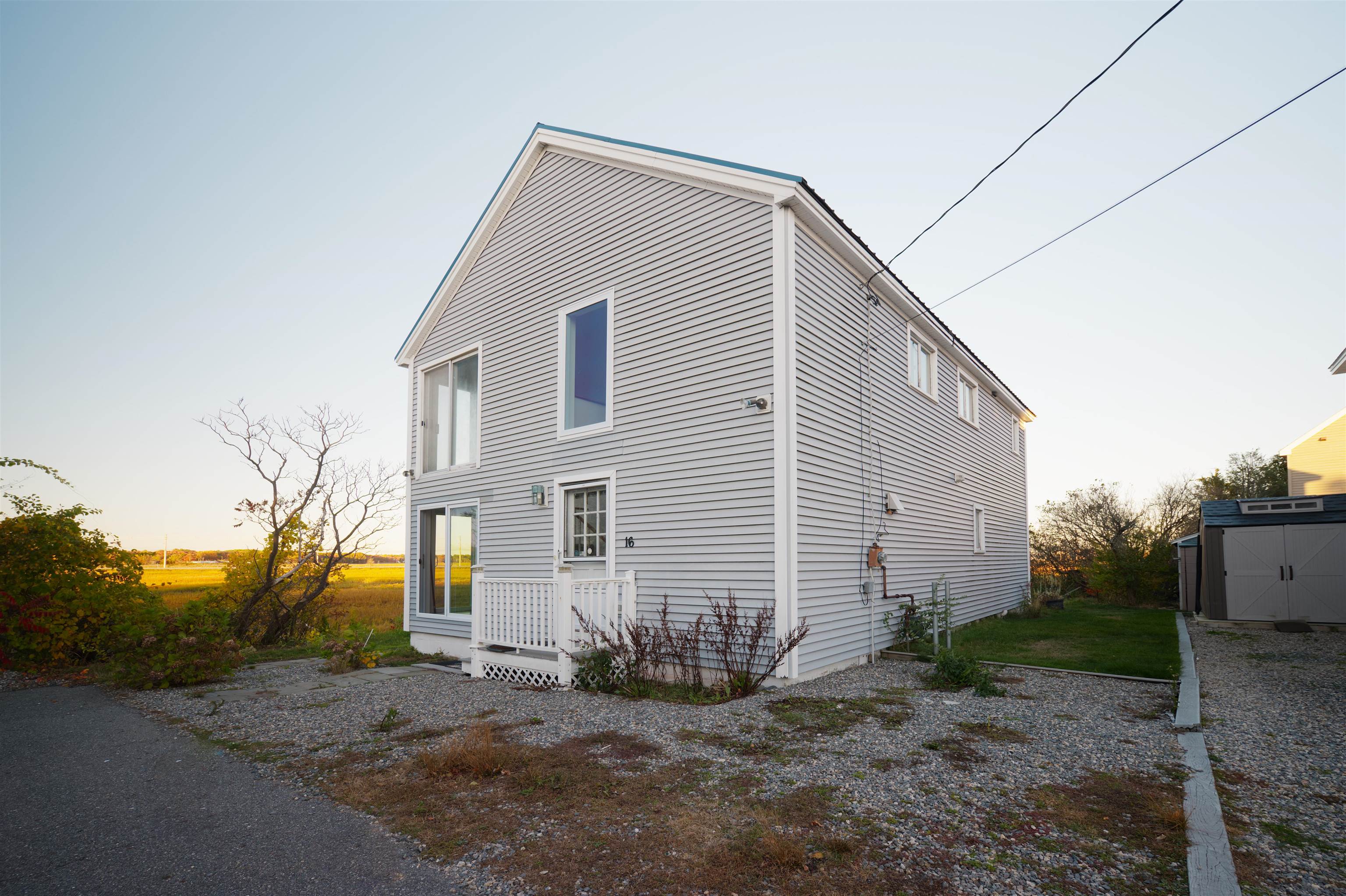 16 Bruce St, Hampton, NH 03842