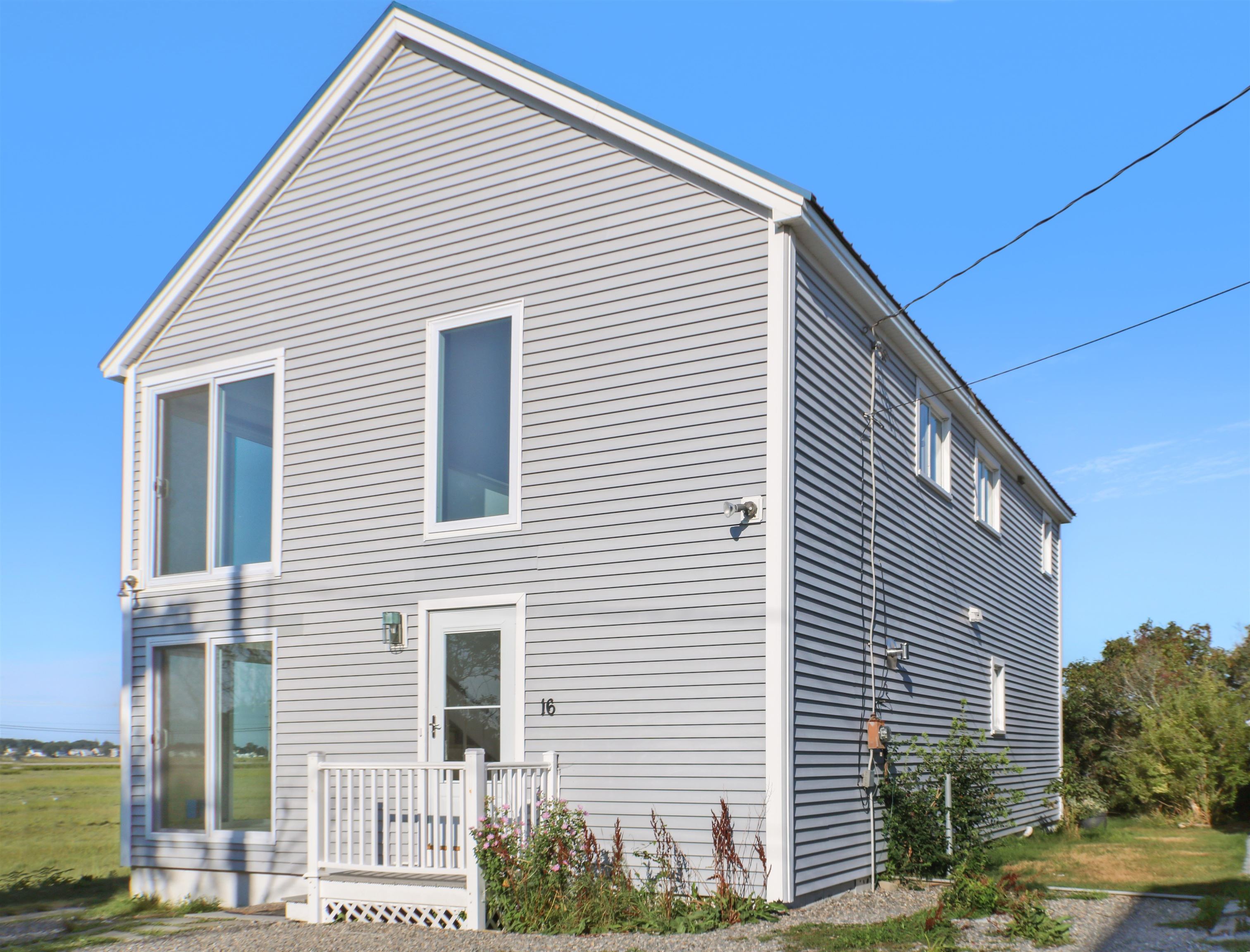 16 Bruce St, Hampton, NH 03842