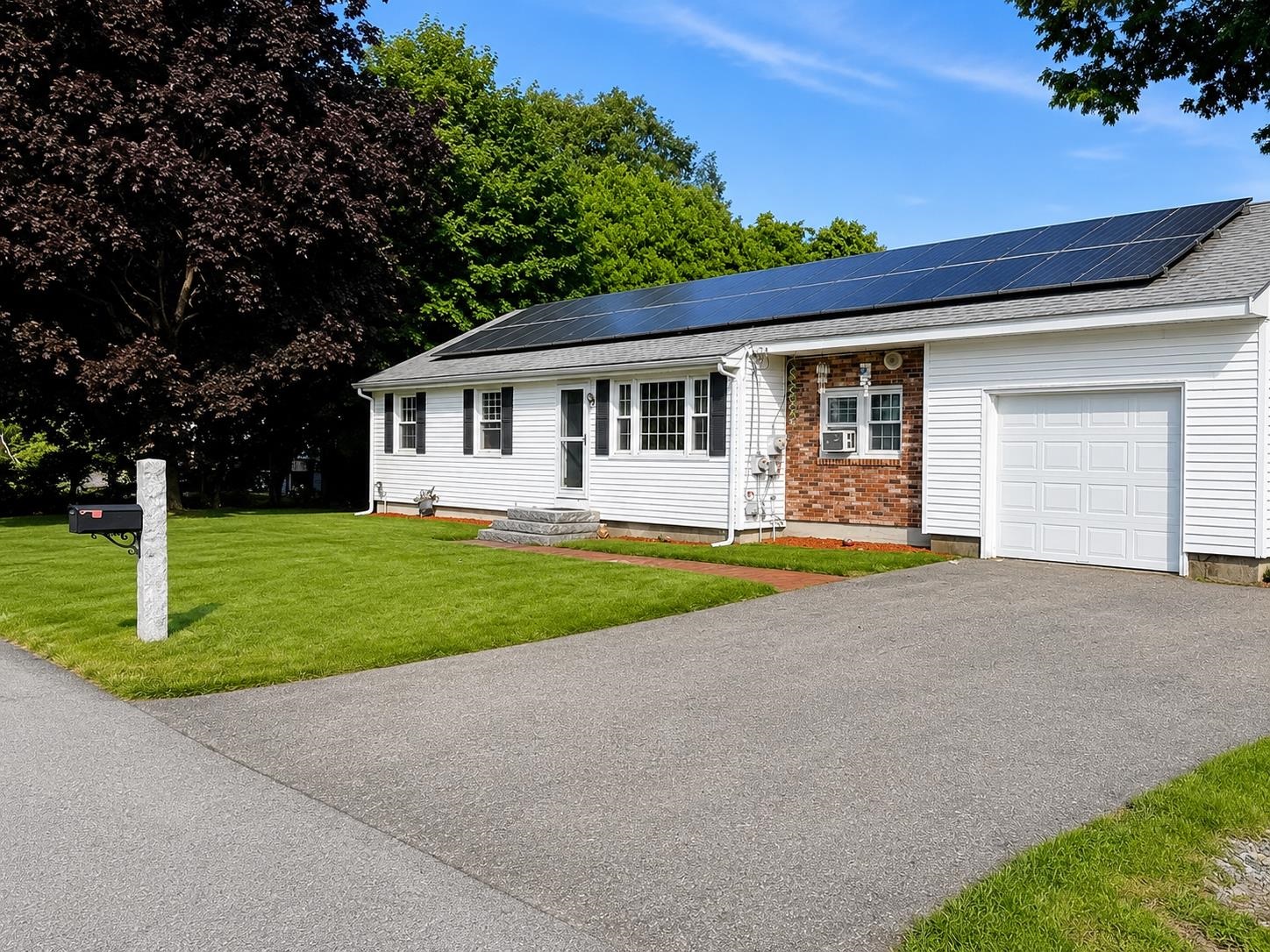 3 Sioux Ave, Nashua, NH 03063