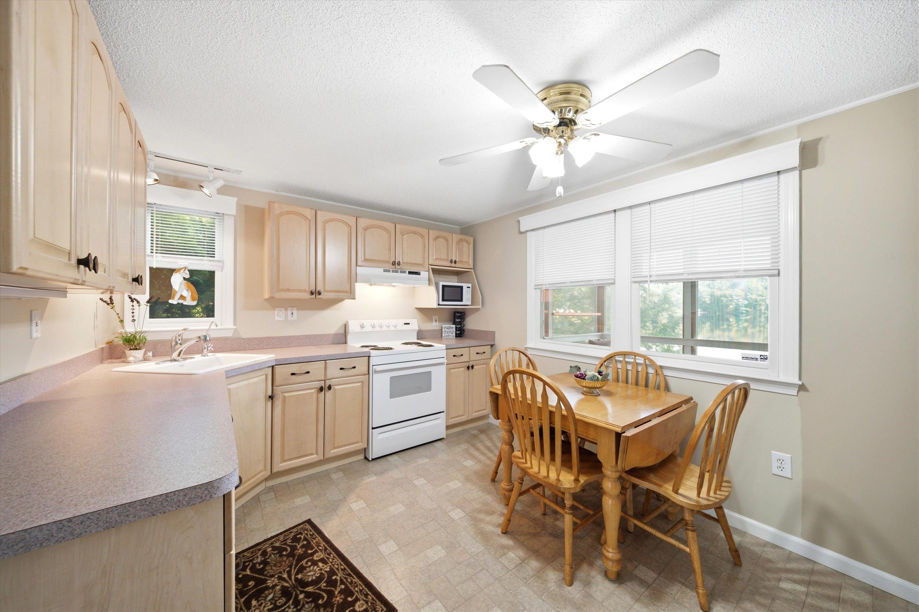 54 Emerald Dr, Hillsborough, NH 03244