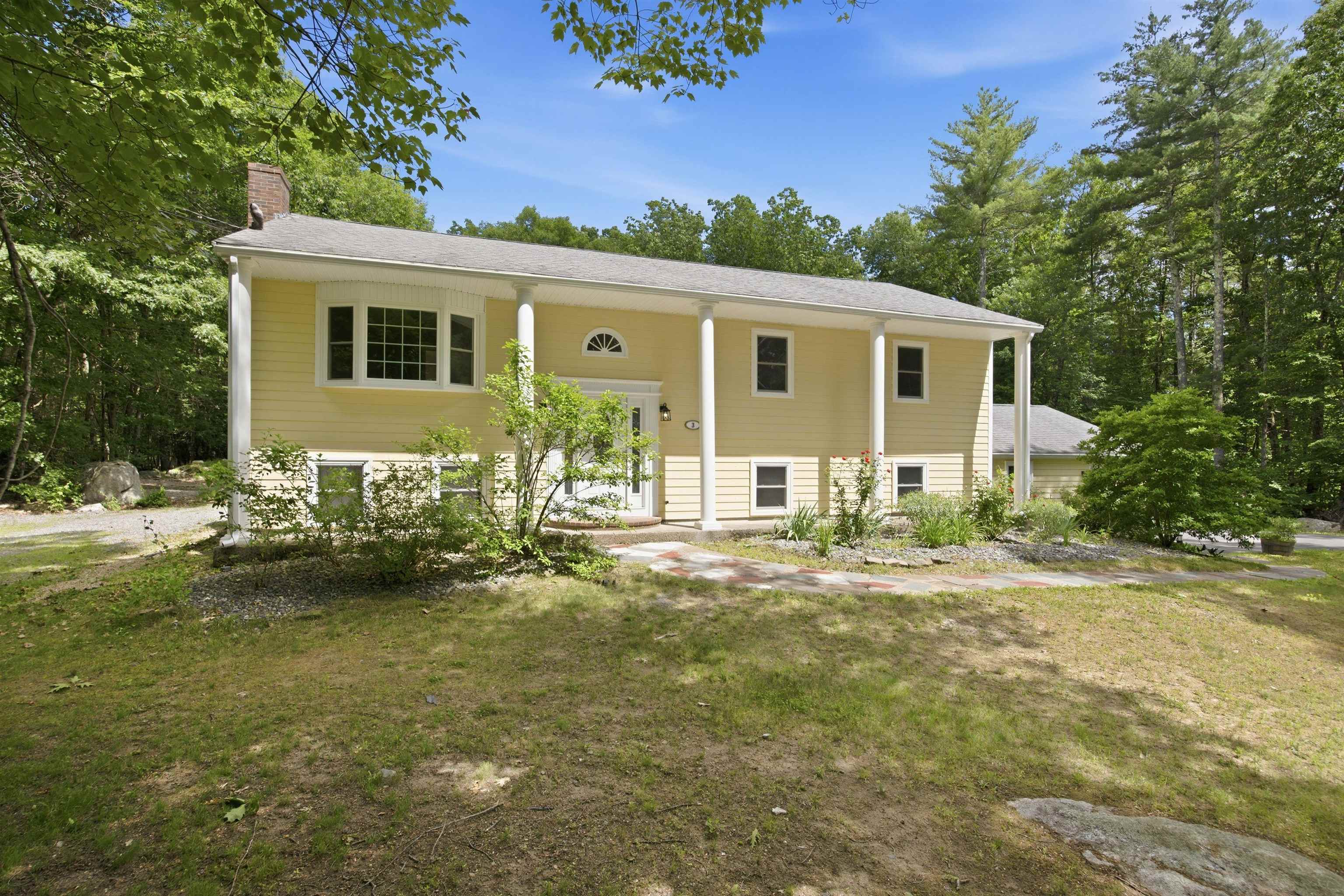 3 Ridgewood Dr, Kingston, NH 03848