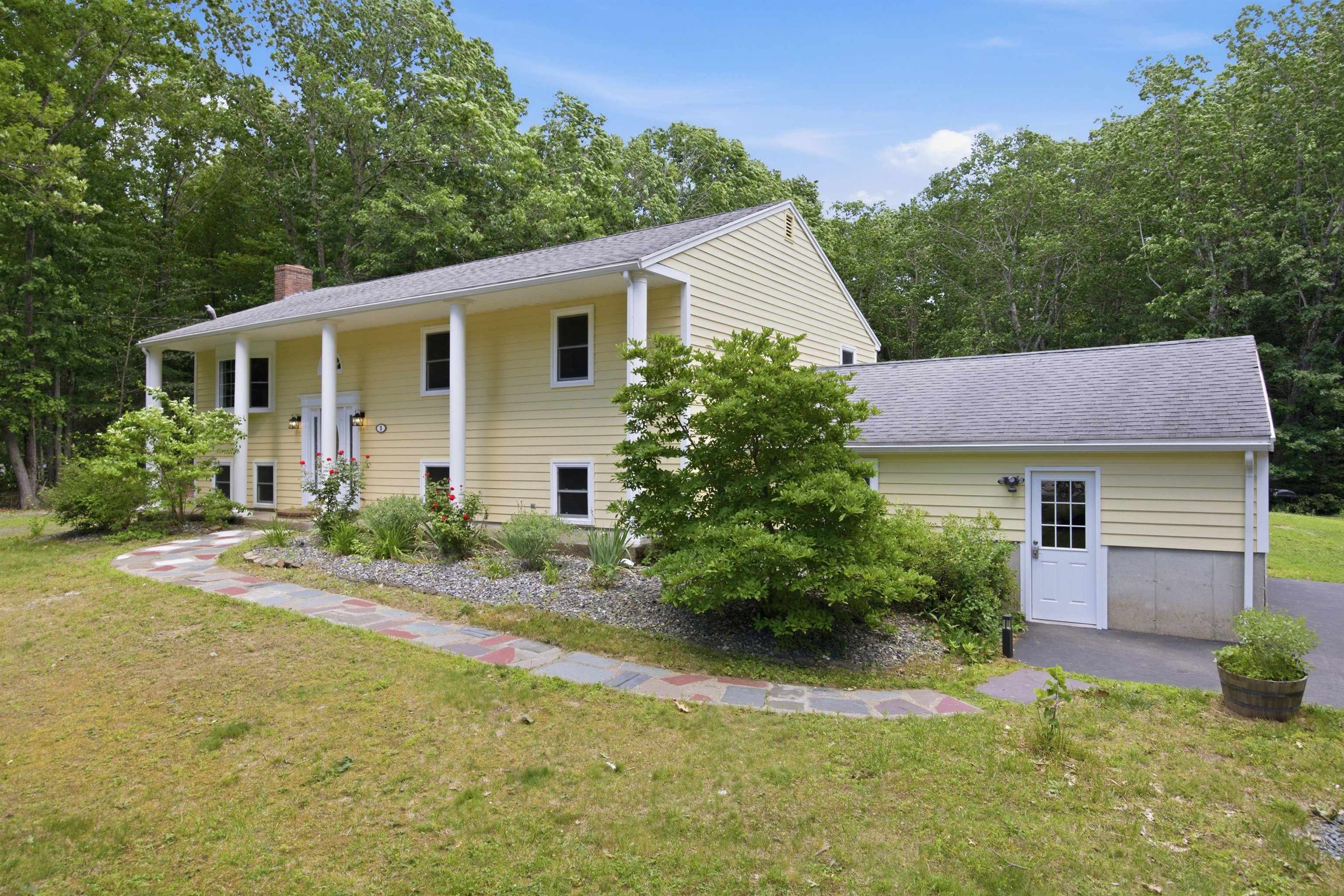 3 Ridgewood Dr, Kingston, NH 03848