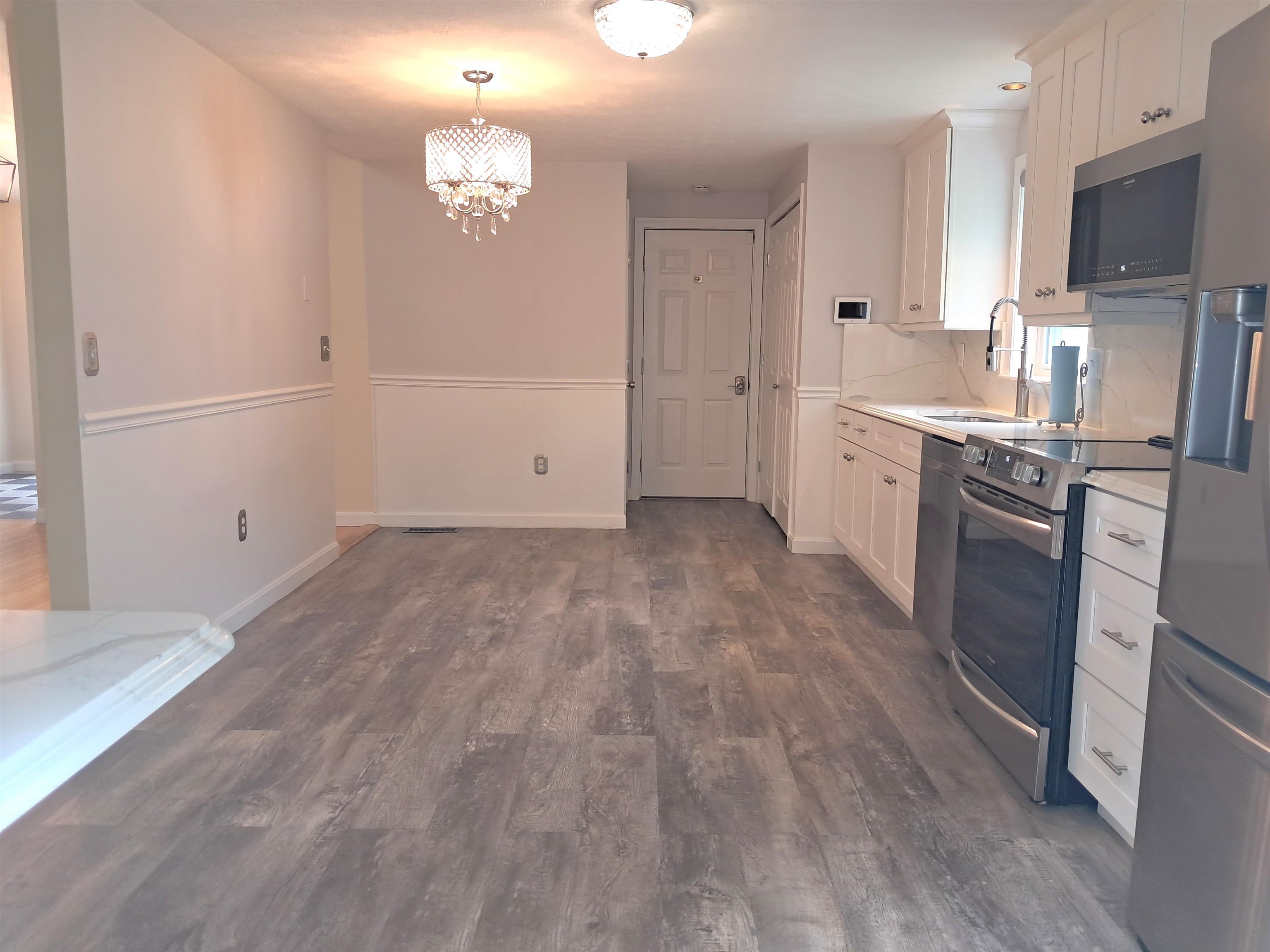 4 Sterling Way, Hudson, NH 03051