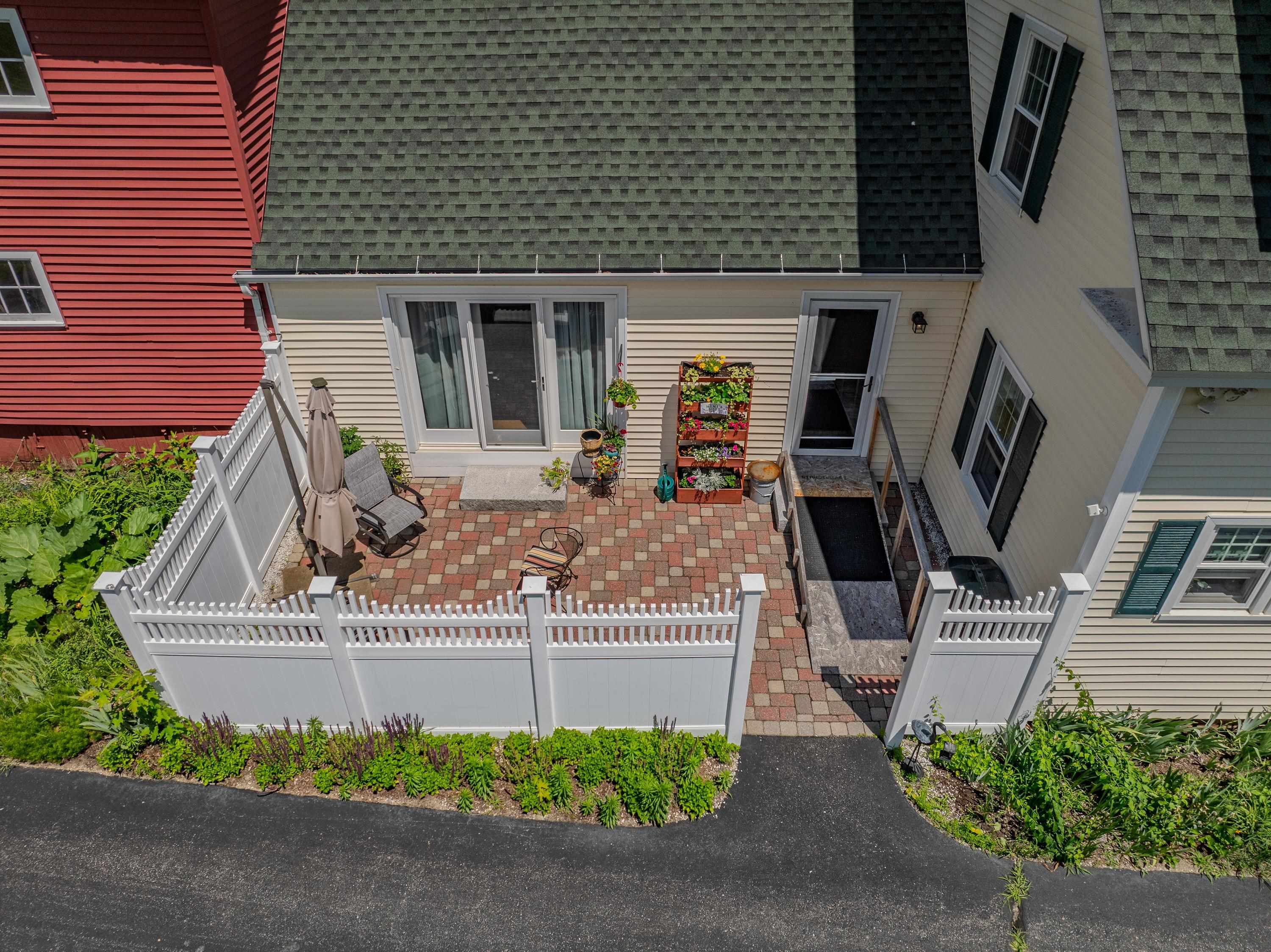 2 Thurlow St, Plymouth, NH 03264